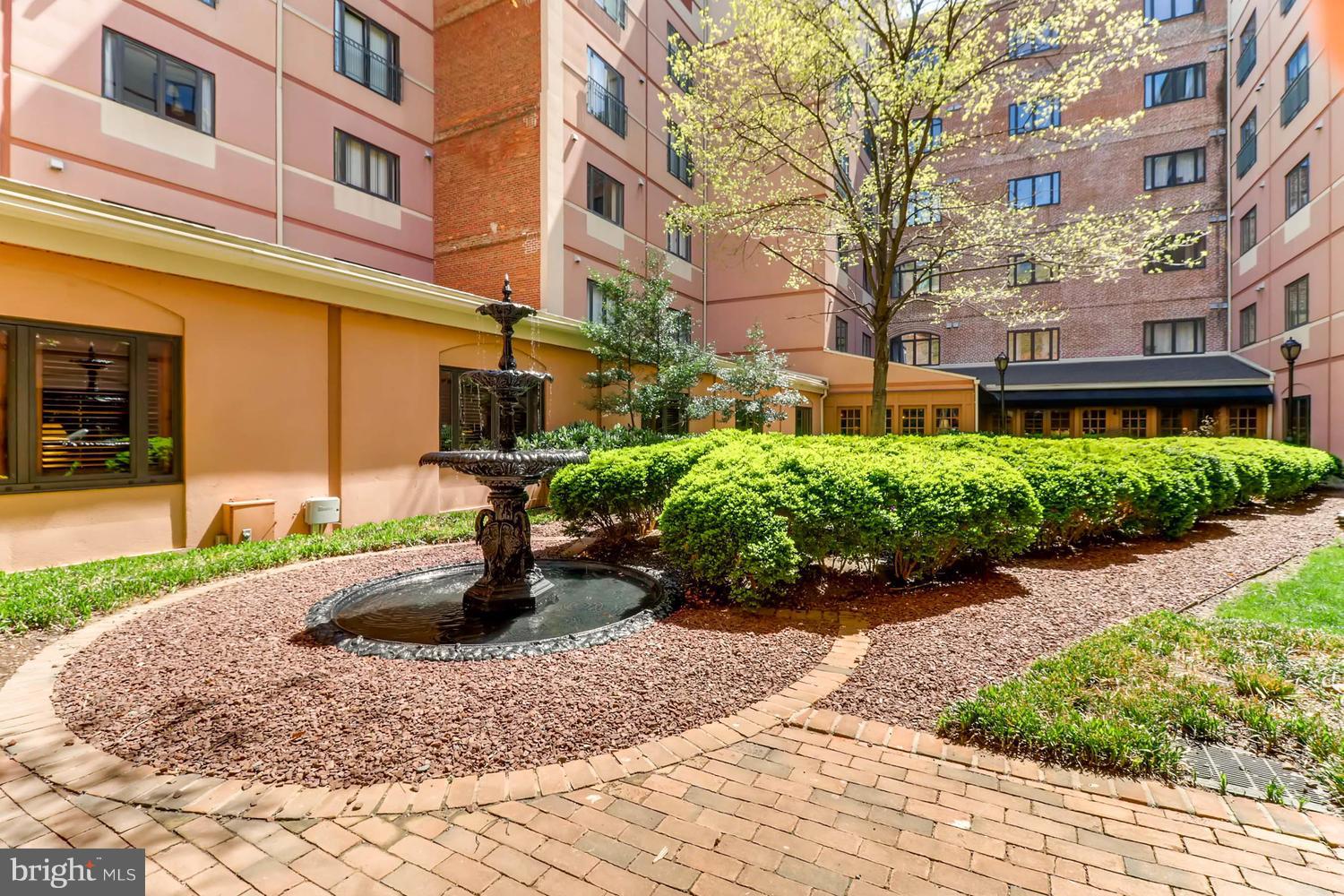 HENDERSON'S WHARF - Residential