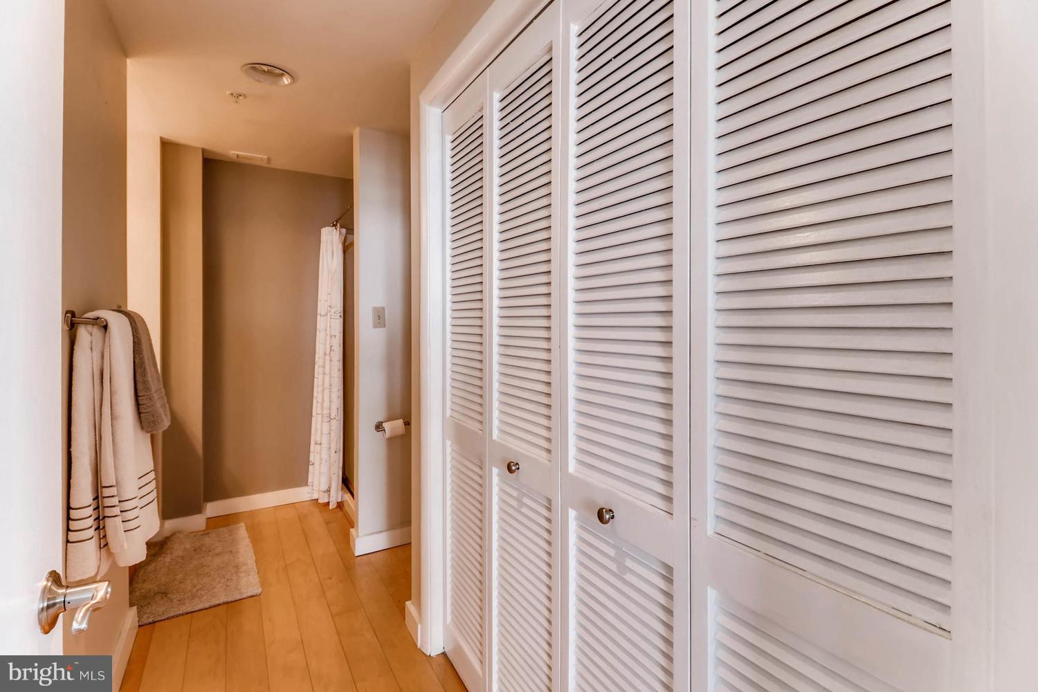 HENDERSON'S WHARF - Residential