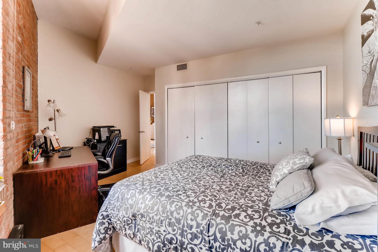 HENDERSON'S WHARF - Residential