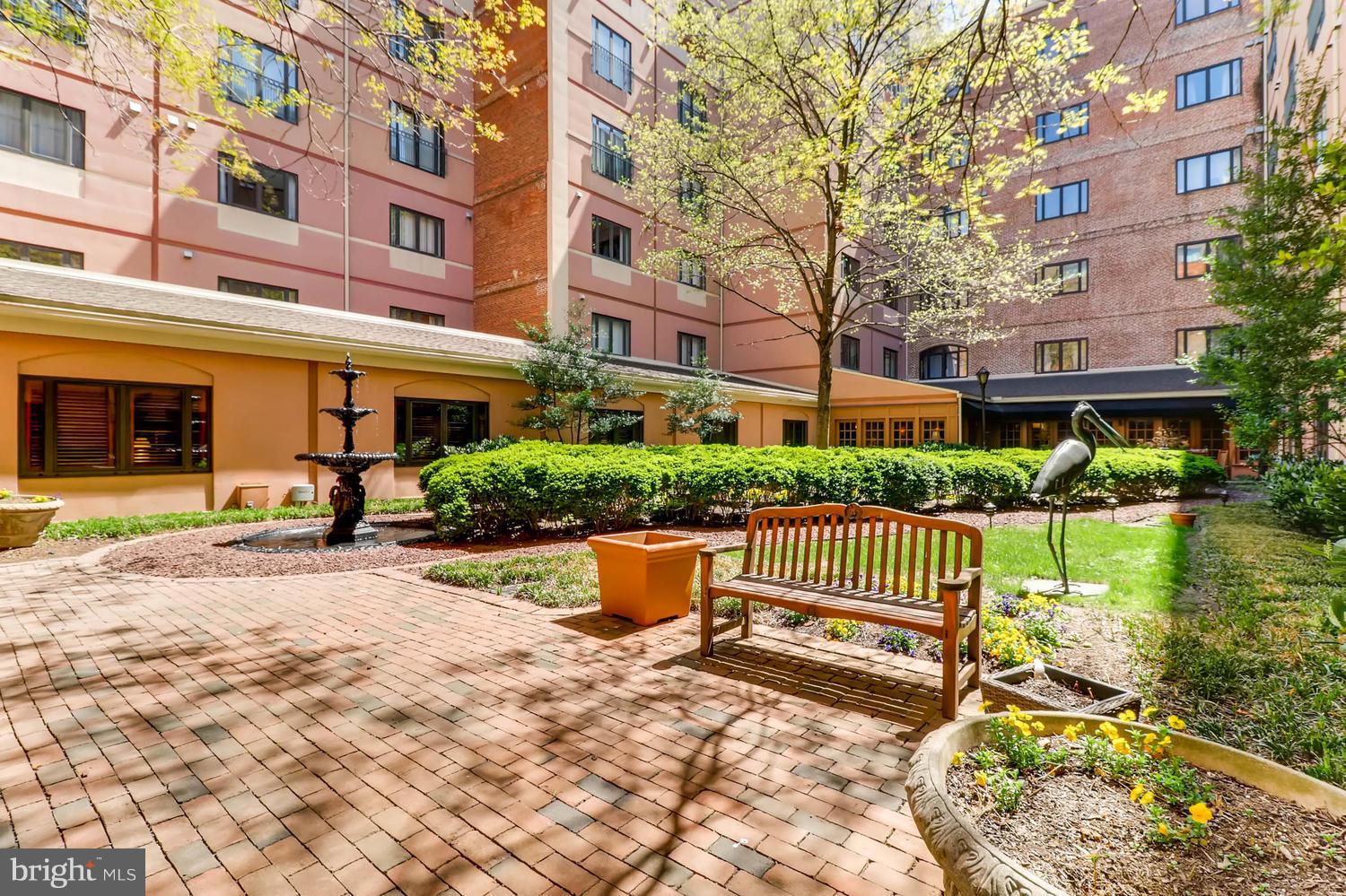 HENDERSON'S WHARF - Residential