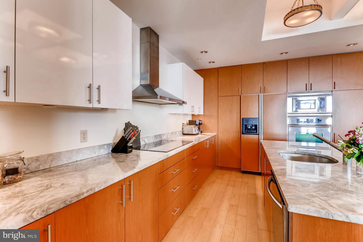 HENDERSON'S WHARF - Residential