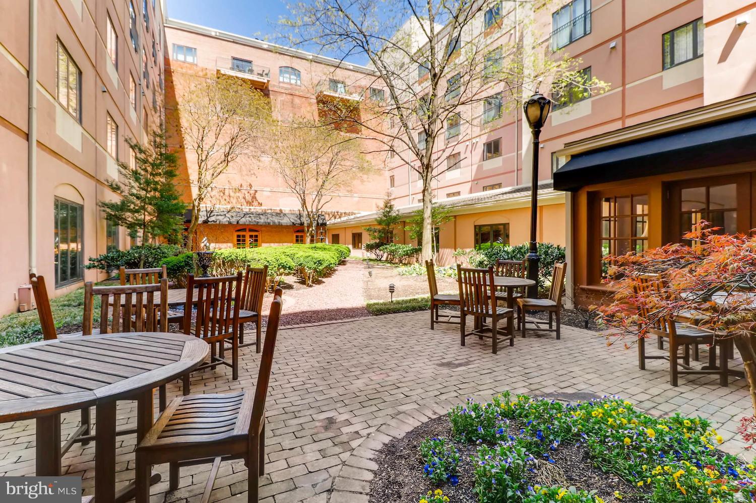 HENDERSON'S WHARF - Residential