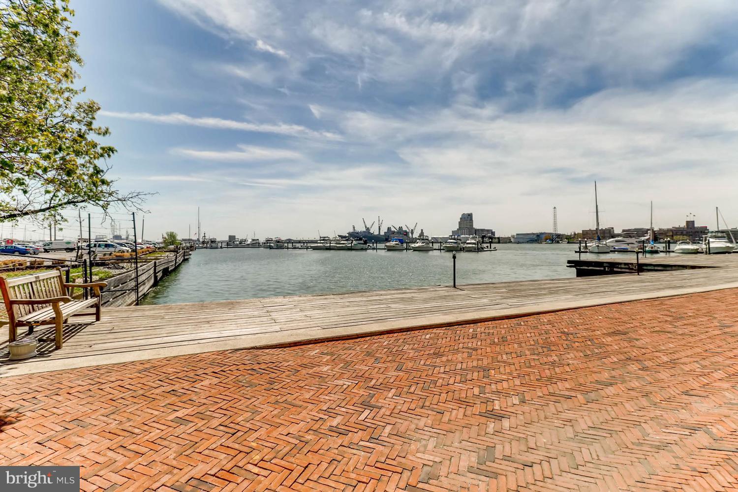 HENDERSON'S WHARF - Residential