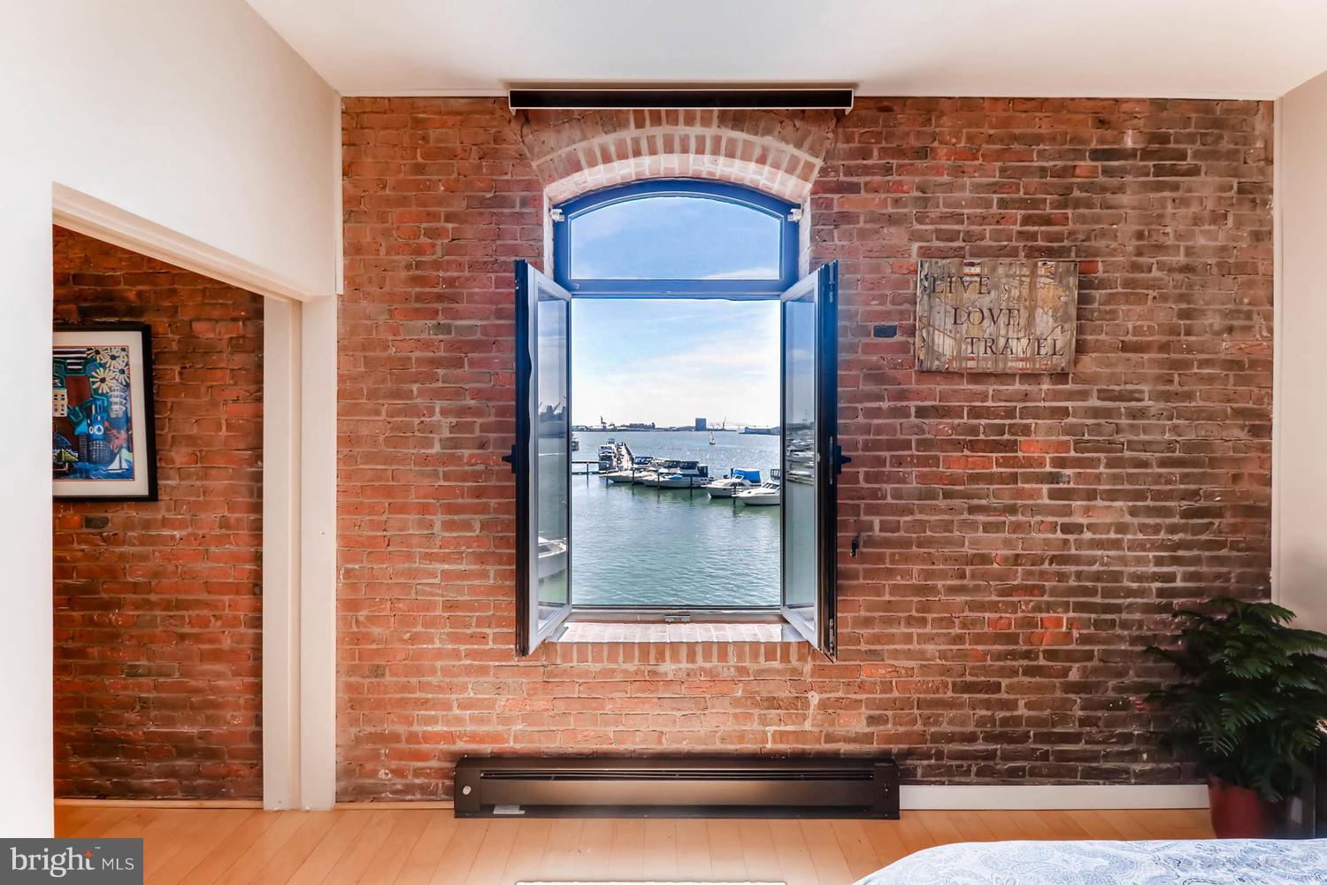 HENDERSON'S WHARF - Residential