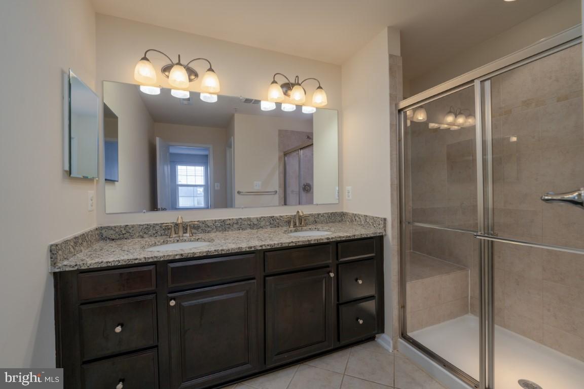 OXFORD SQUARE - Residential Lease