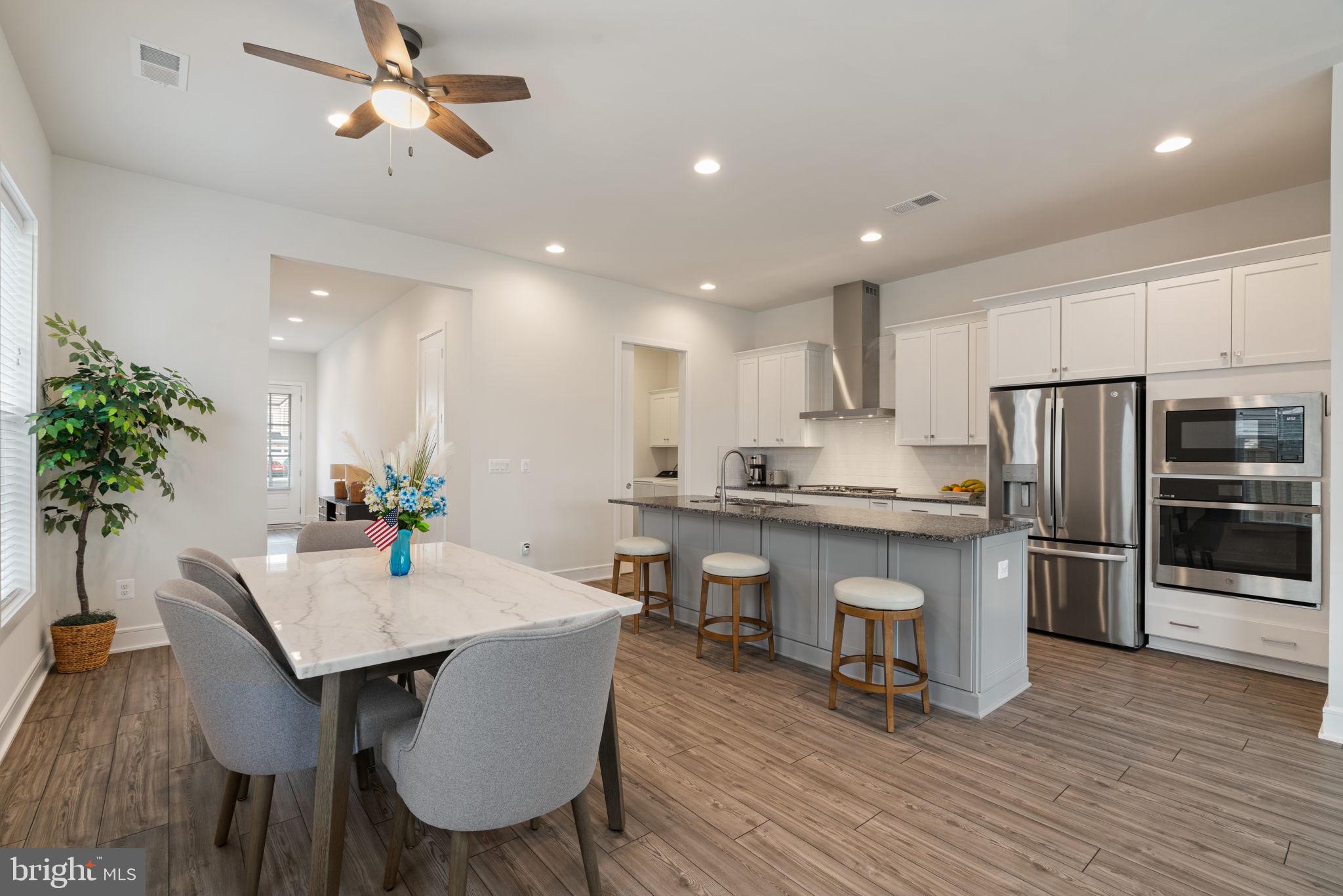 ROBINSON MANOR - Residential