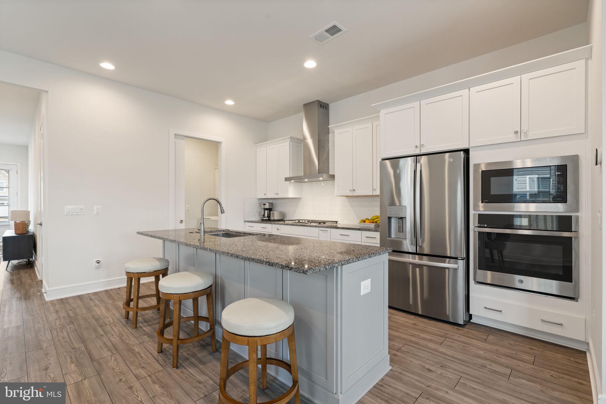 ROBINSON MANOR - Residential