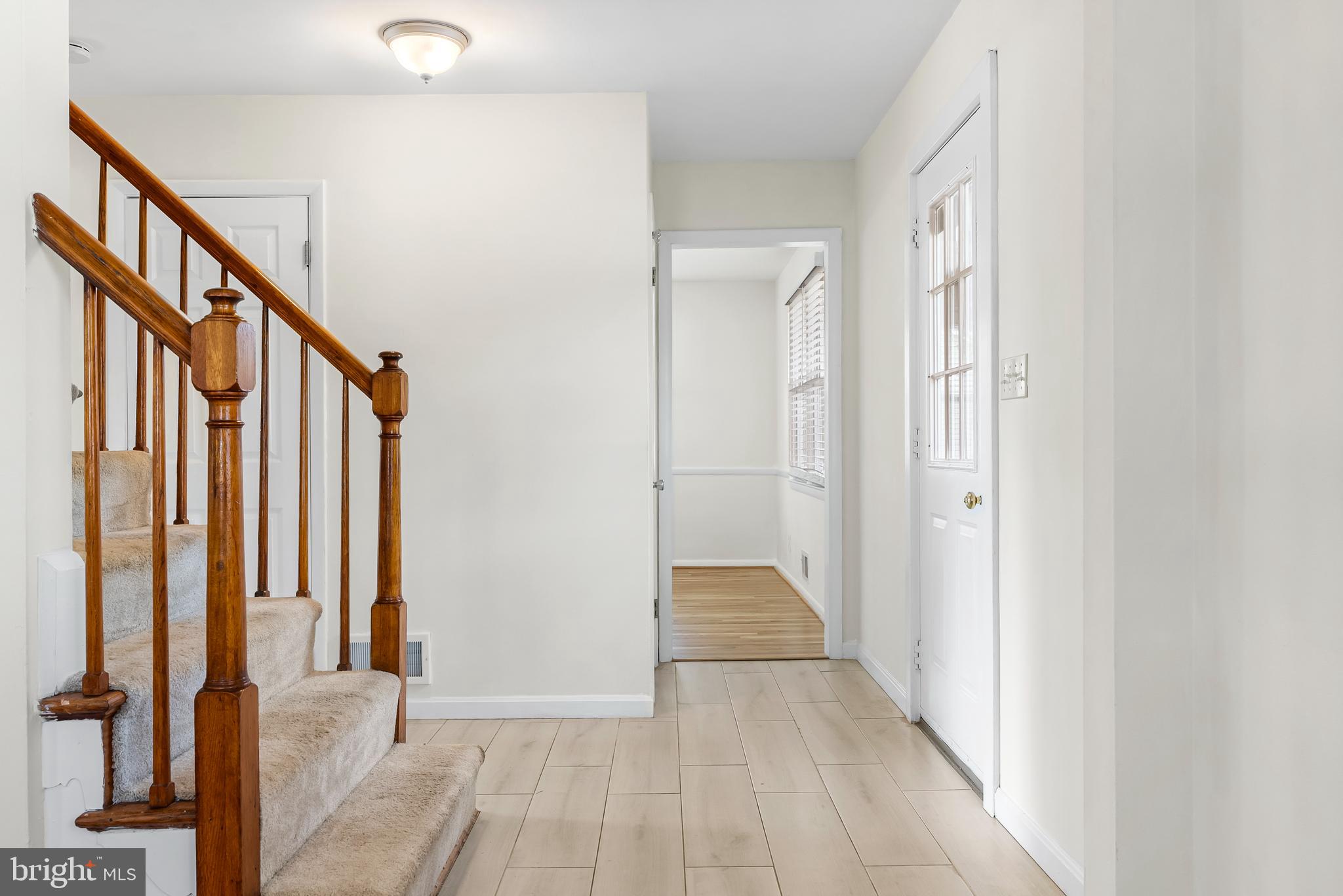 1011 W SEMINARY AVENUE