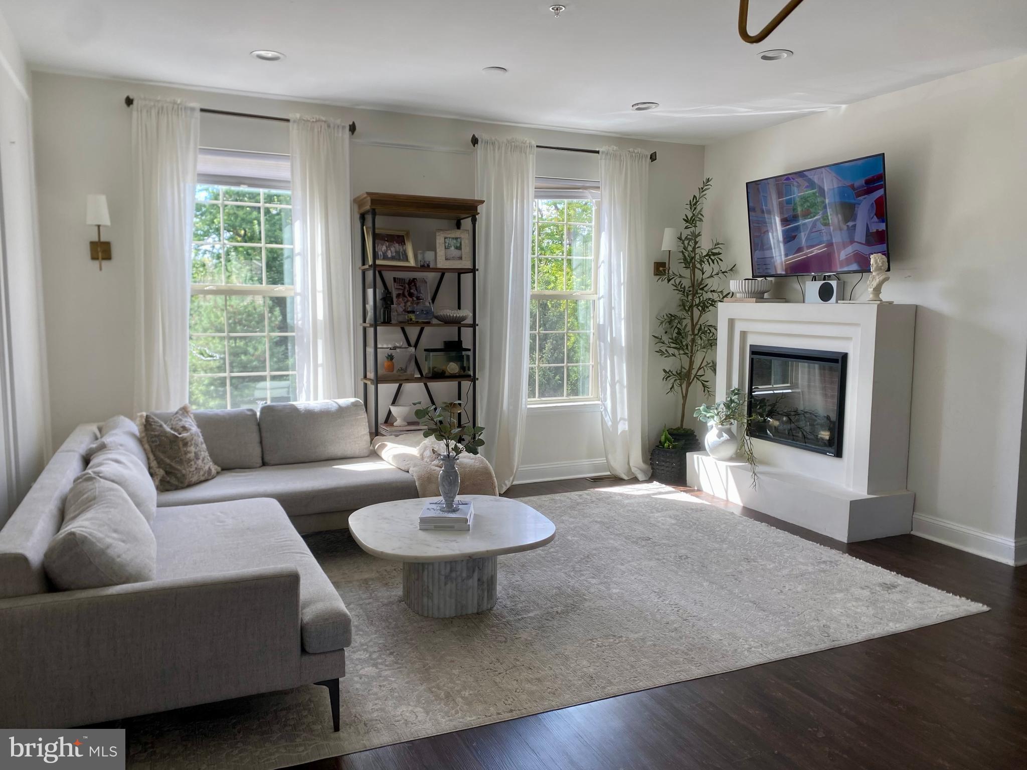 EMERALD POINTE - Residential