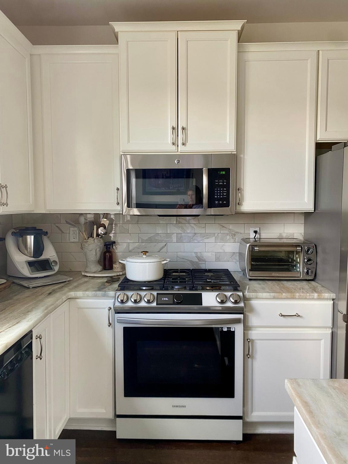 EMERALD POINTE - Residential