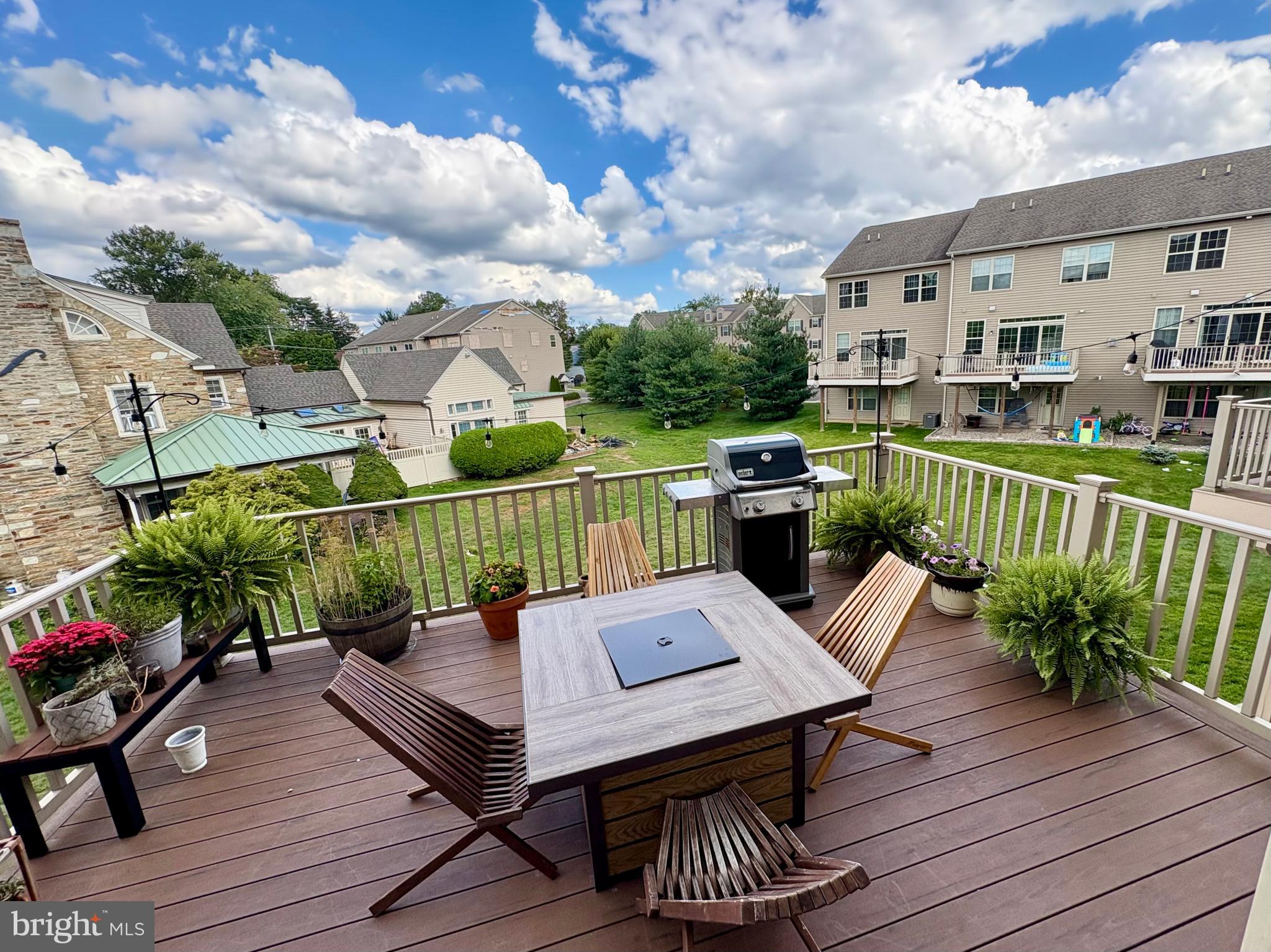 EMERALD POINTE - Residential