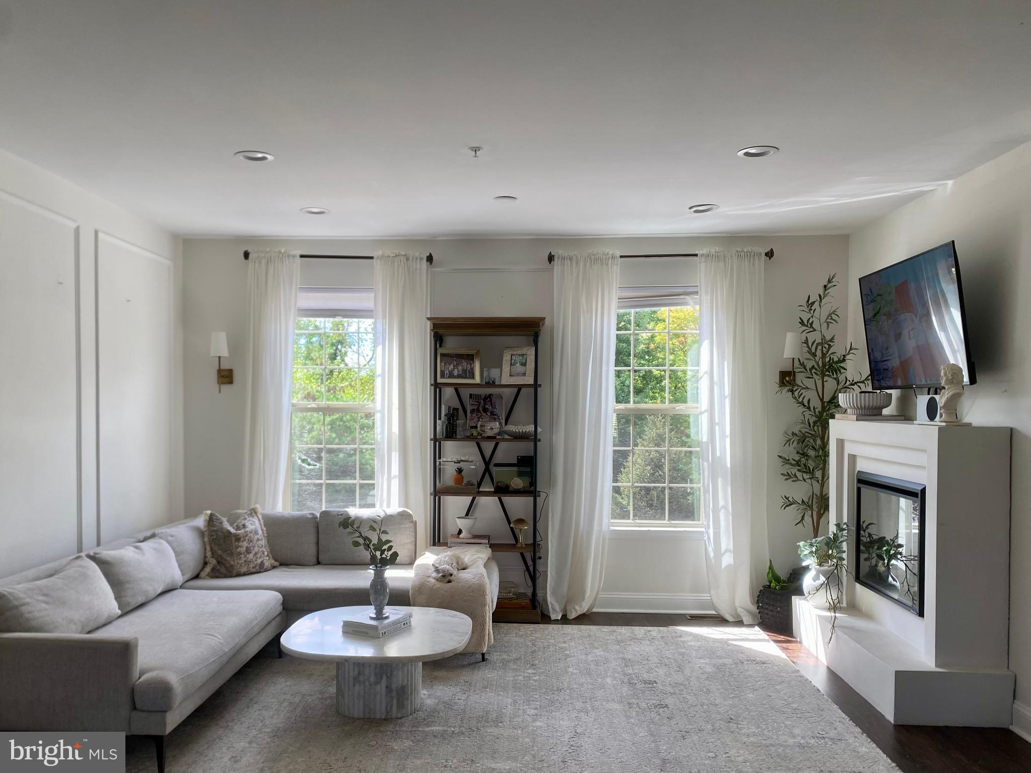 EMERALD POINTE - Residential