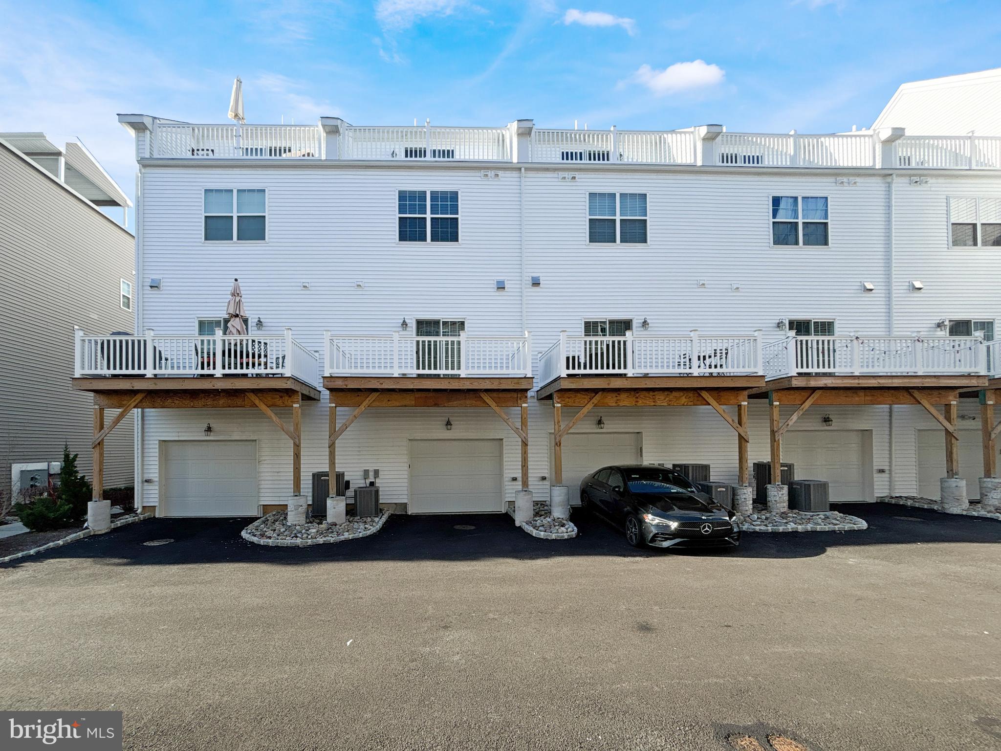 WATERSIDE - Residential