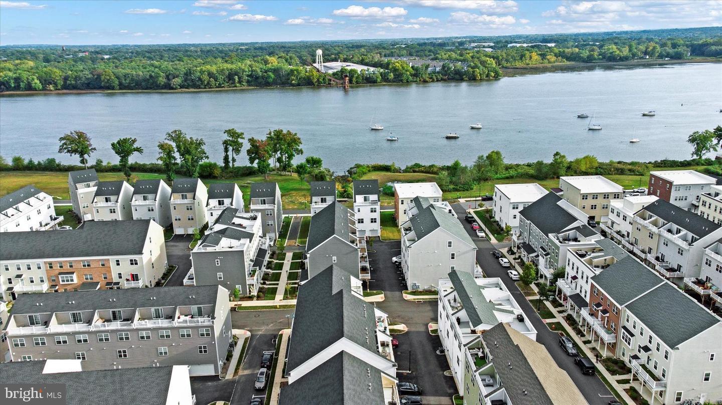 WATERSIDE - Residential