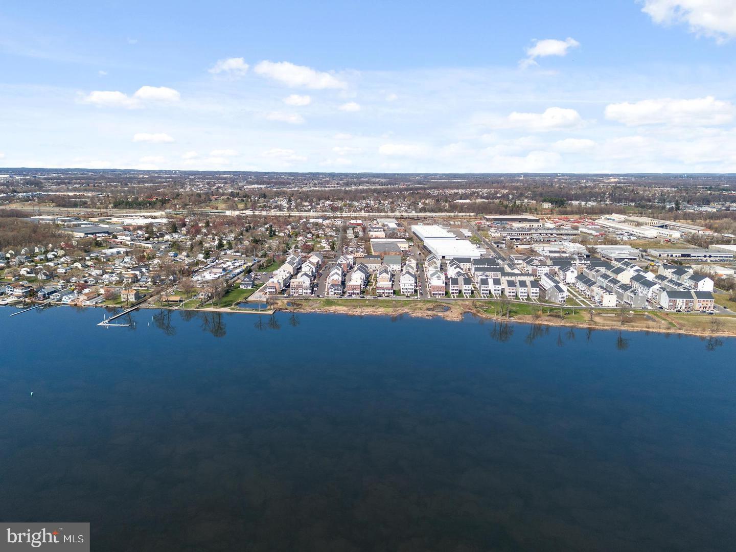 WATERSIDE - Residential