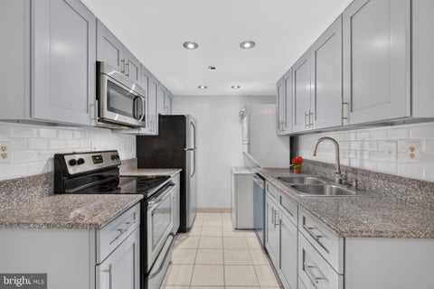 Photo of 5911 Edsall Road #608, ALEXANDRIA, VA 22304 (MLS # VAAX2067114)