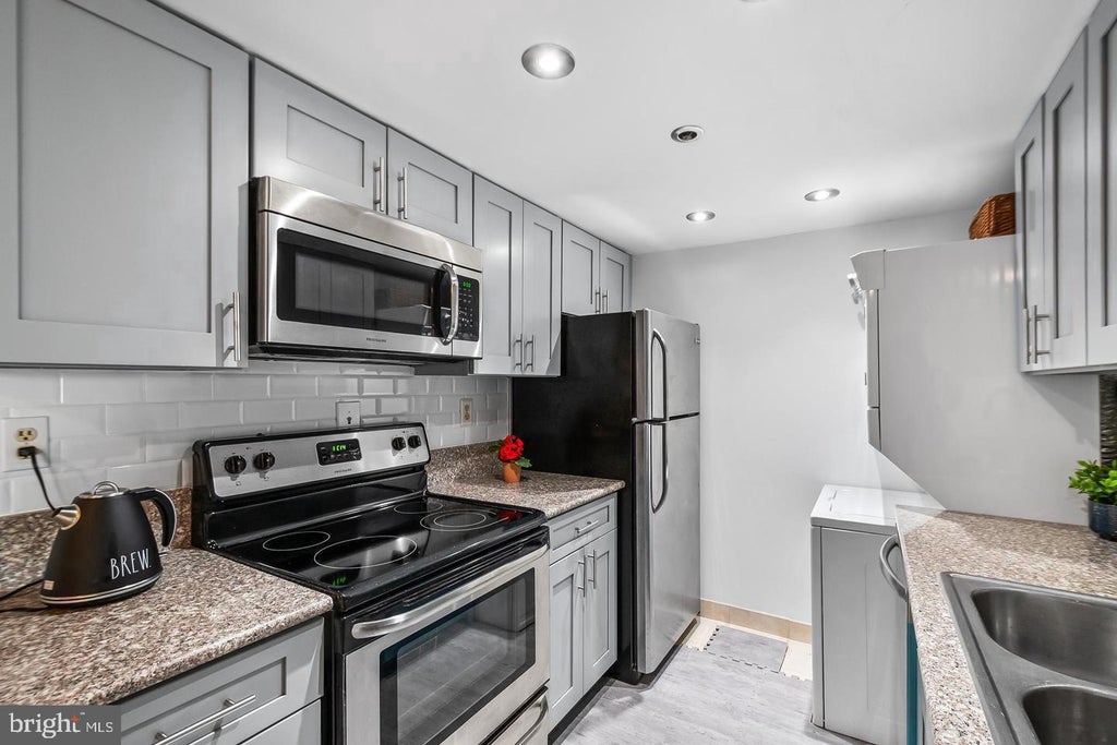 Photo of 5911 Edsall Road #608, ALEXANDRIA, VA 22304 (MLS # VAAX2067114)