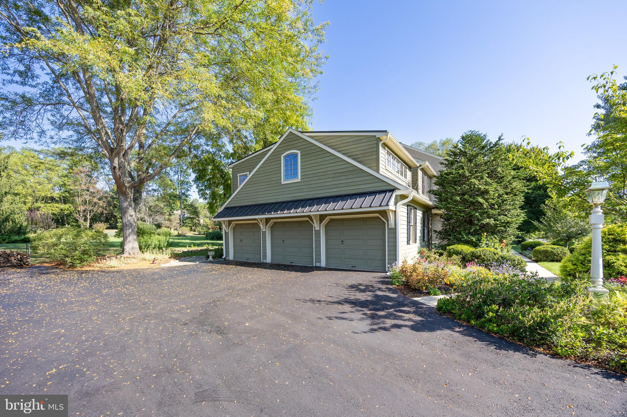 COLONIAL FARMS - Residential