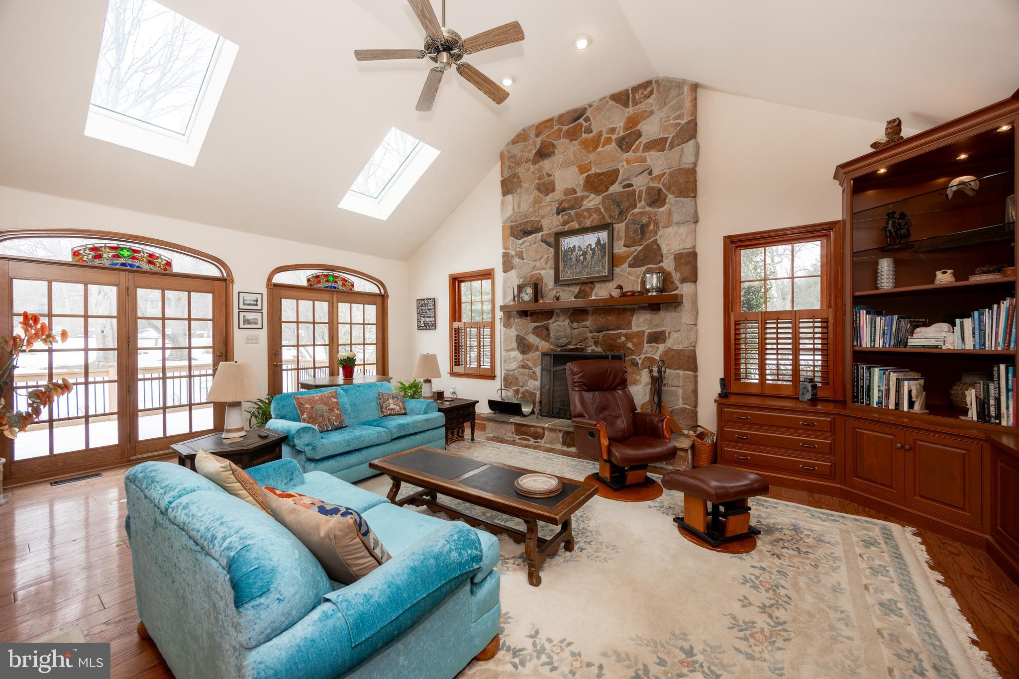 COLONIAL FARMS - Residential