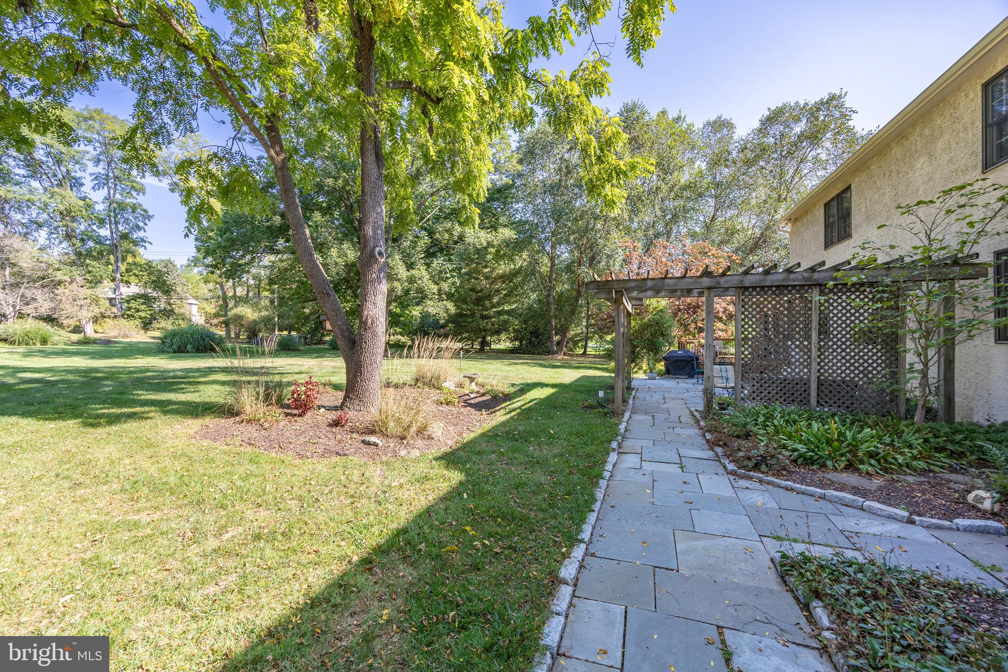 COLONIAL FARMS - Residential