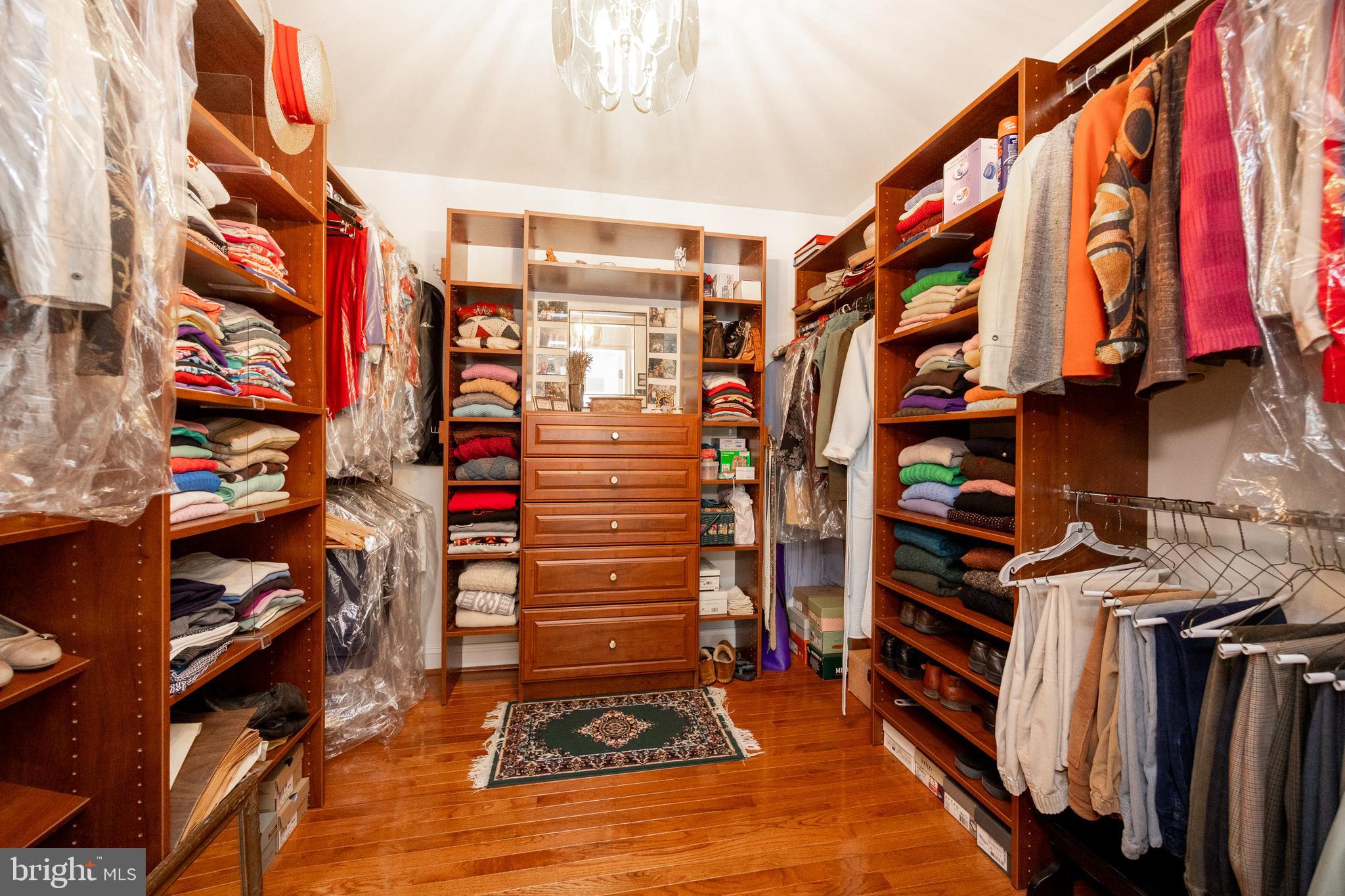 COLONIAL FARMS - Residential