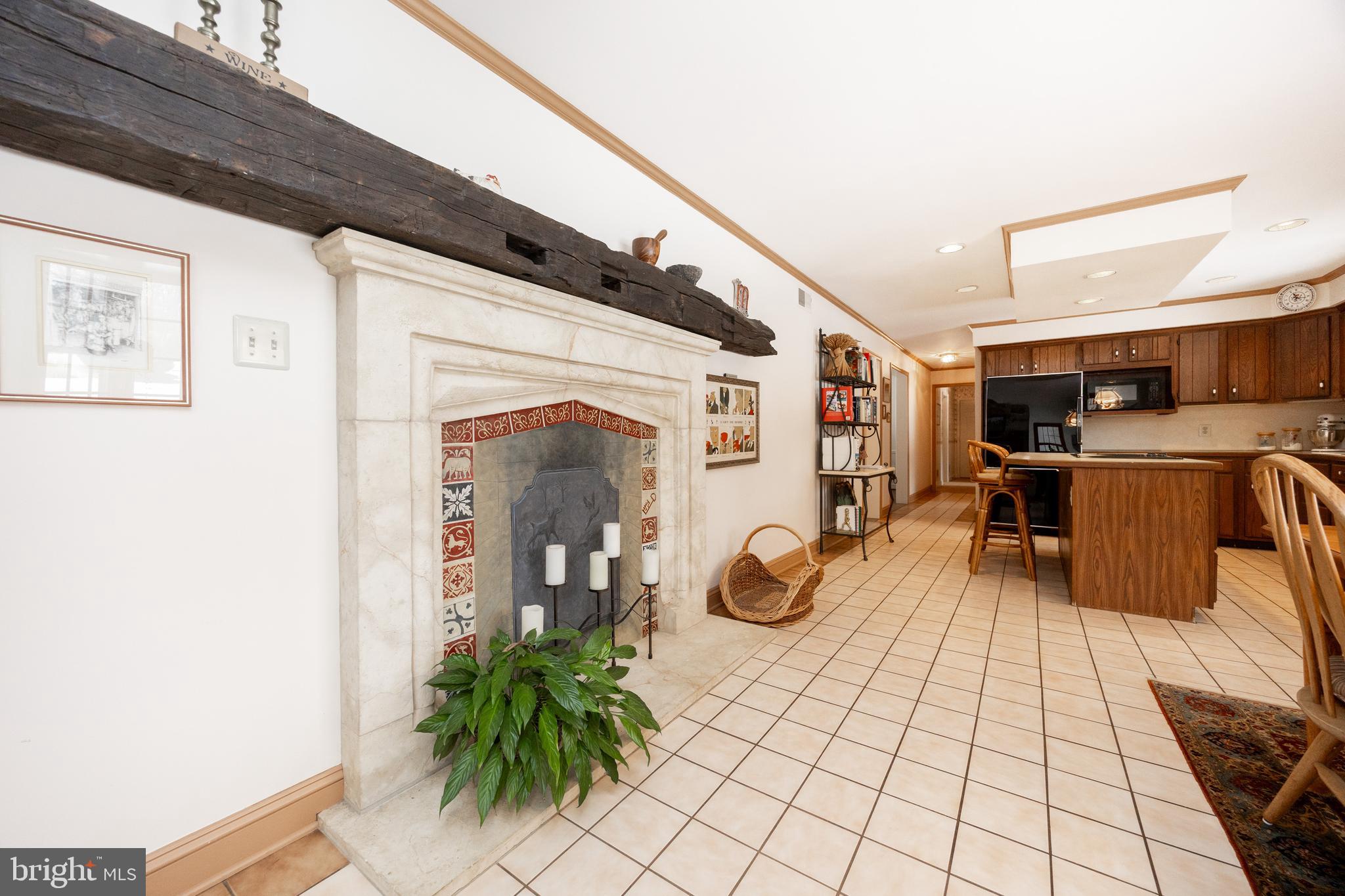 COLONIAL FARMS - Residential