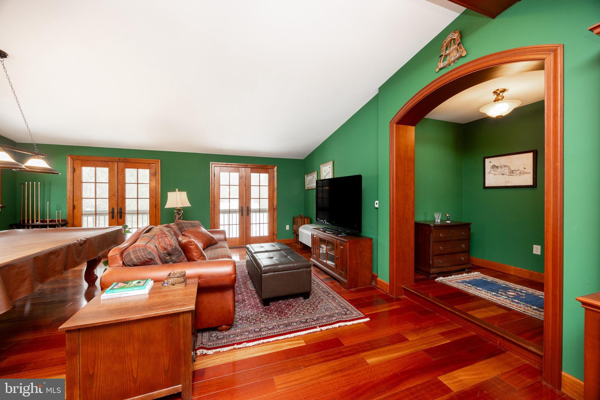 COLONIAL FARMS - Residential