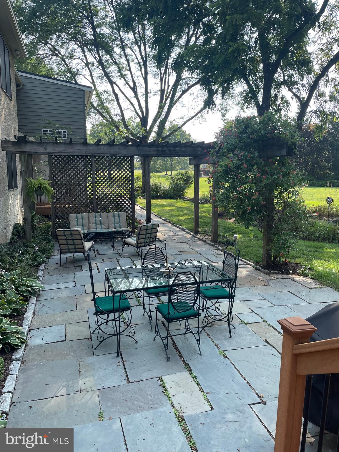 COLONIAL FARMS - Residential