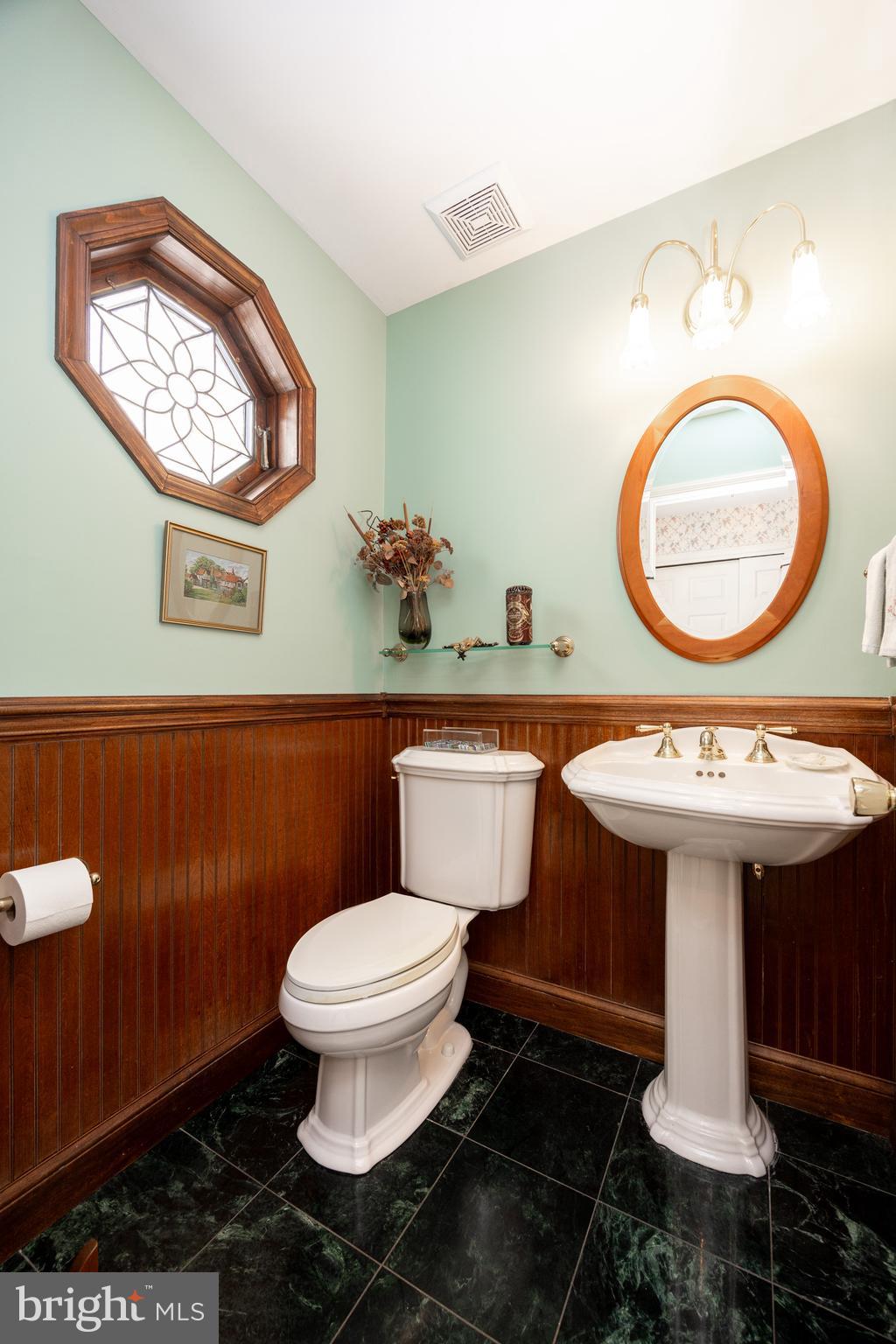 COLONIAL FARMS - Residential