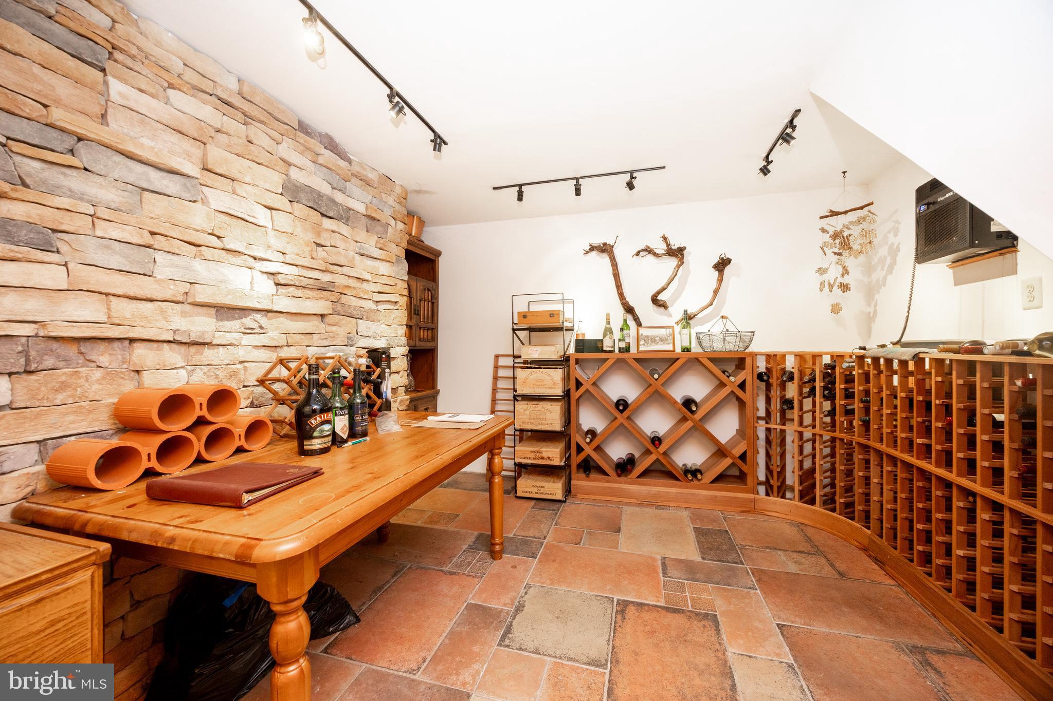 COLONIAL FARMS - Residential