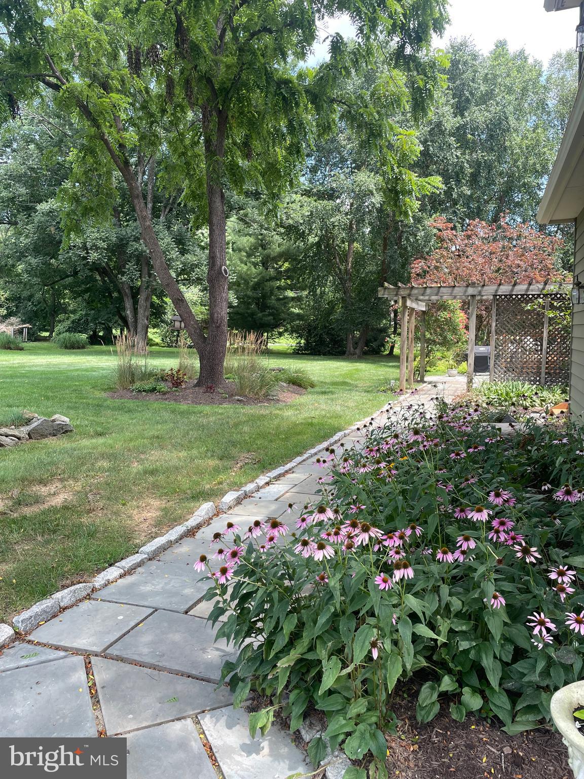 COLONIAL FARMS - Residential