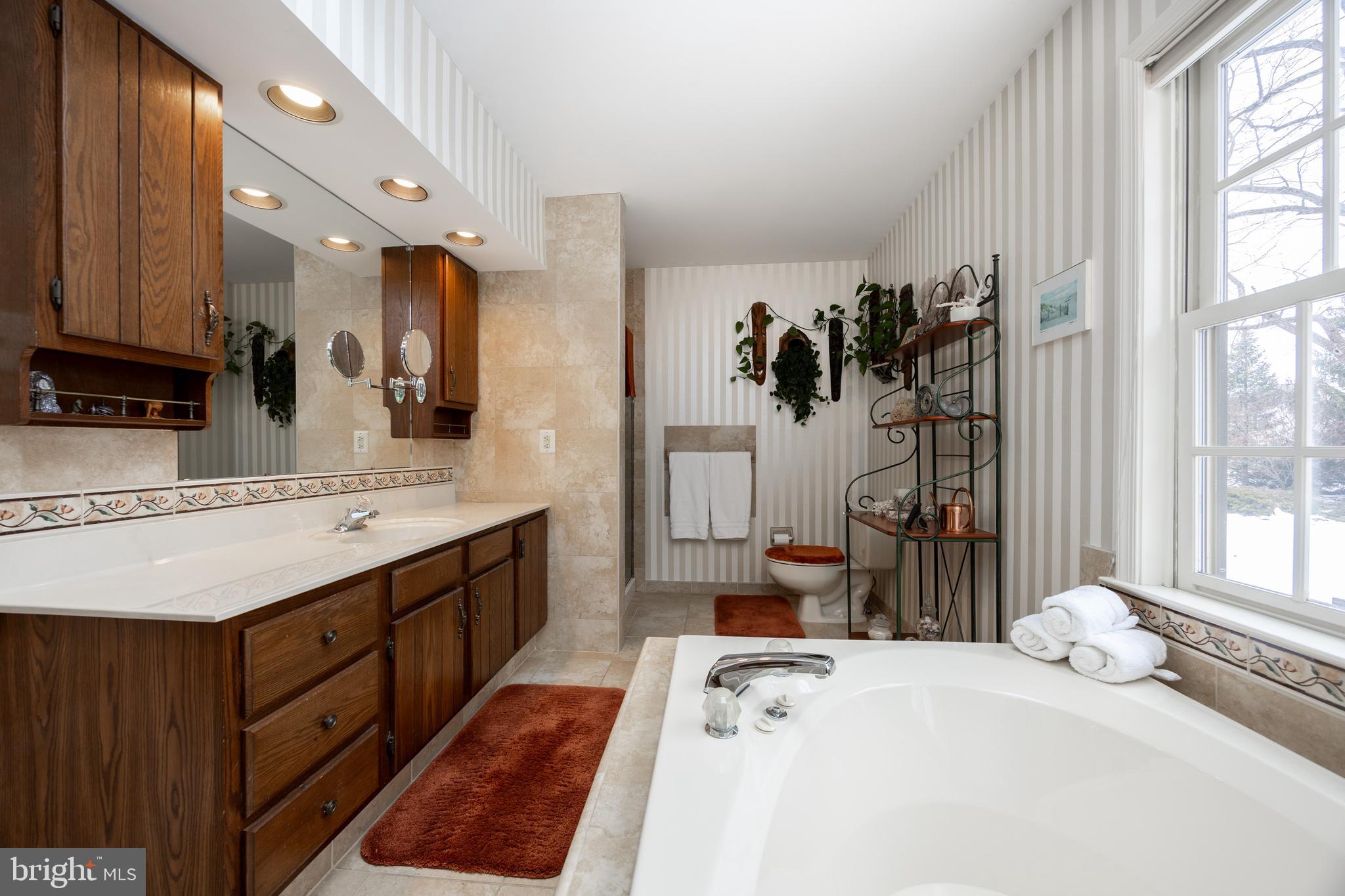 COLONIAL FARMS - Residential