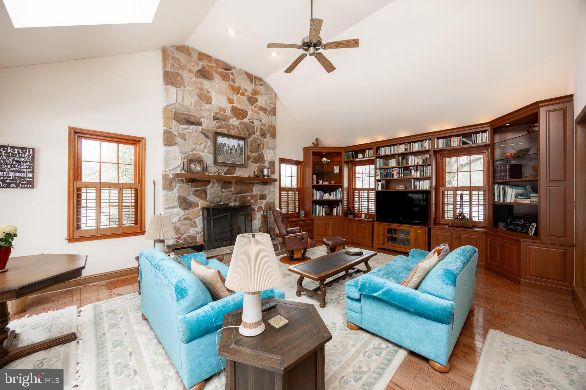 COLONIAL FARMS - Residential