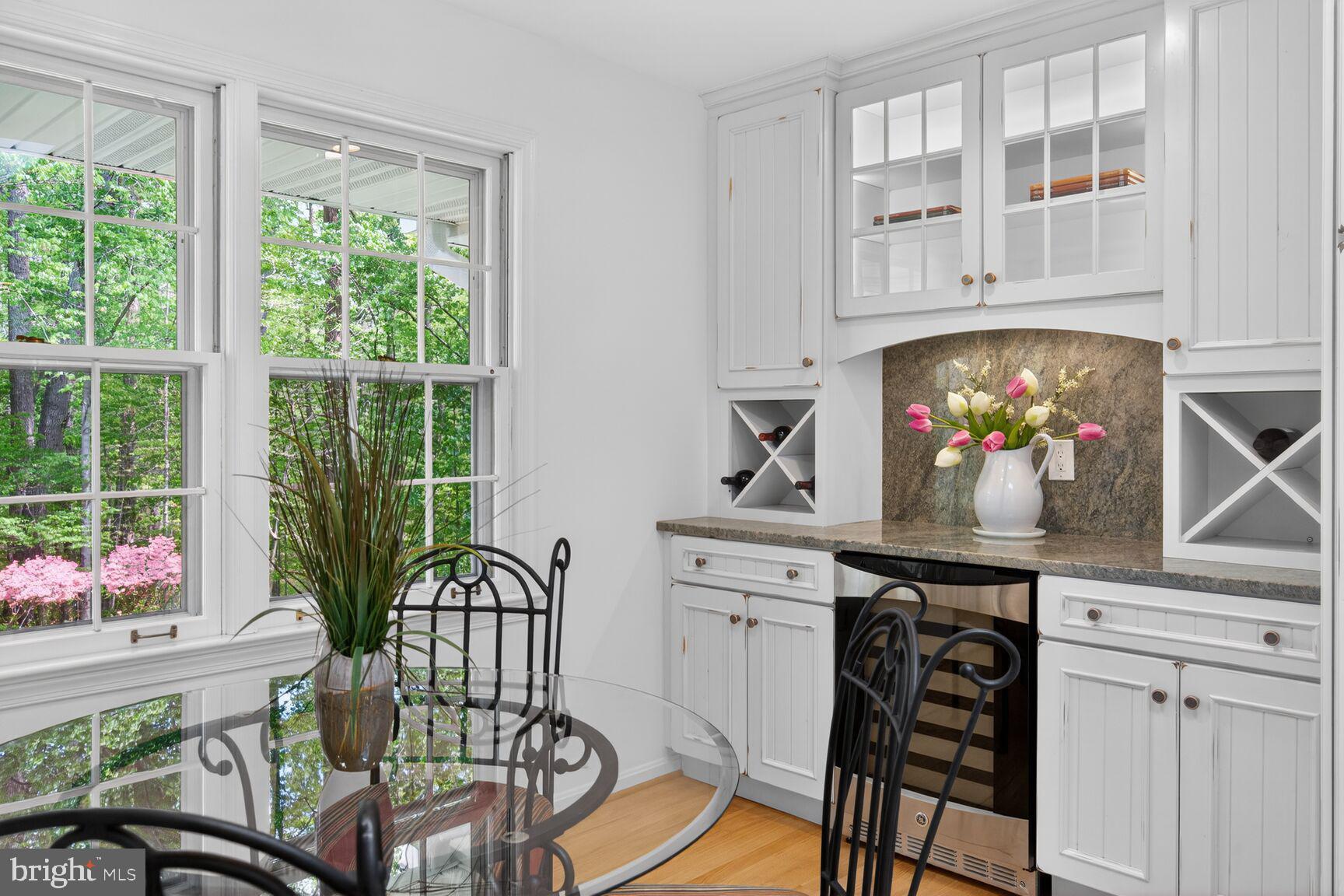 THE SINGING WOODS - Residential