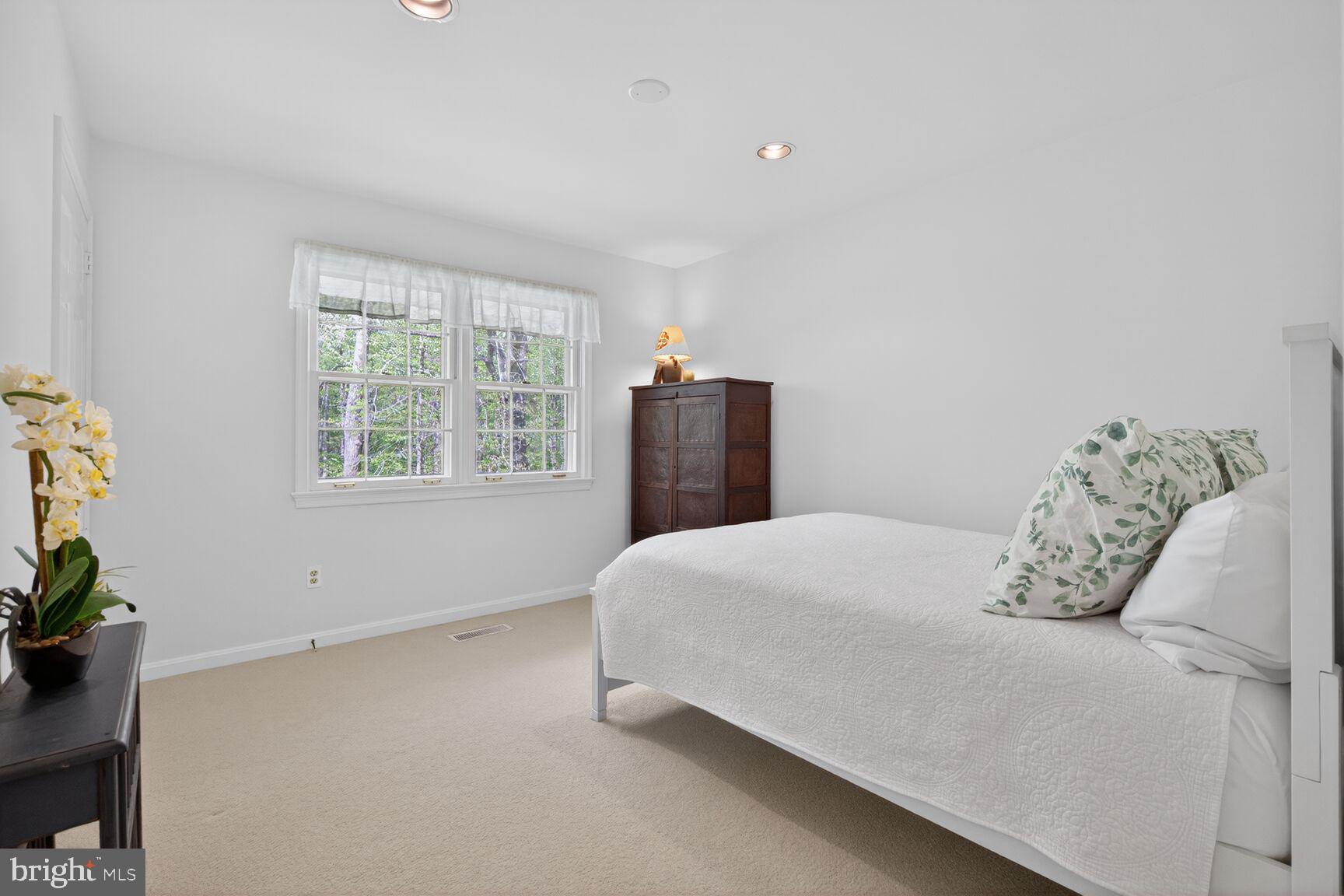 THE SINGING WOODS - Residential