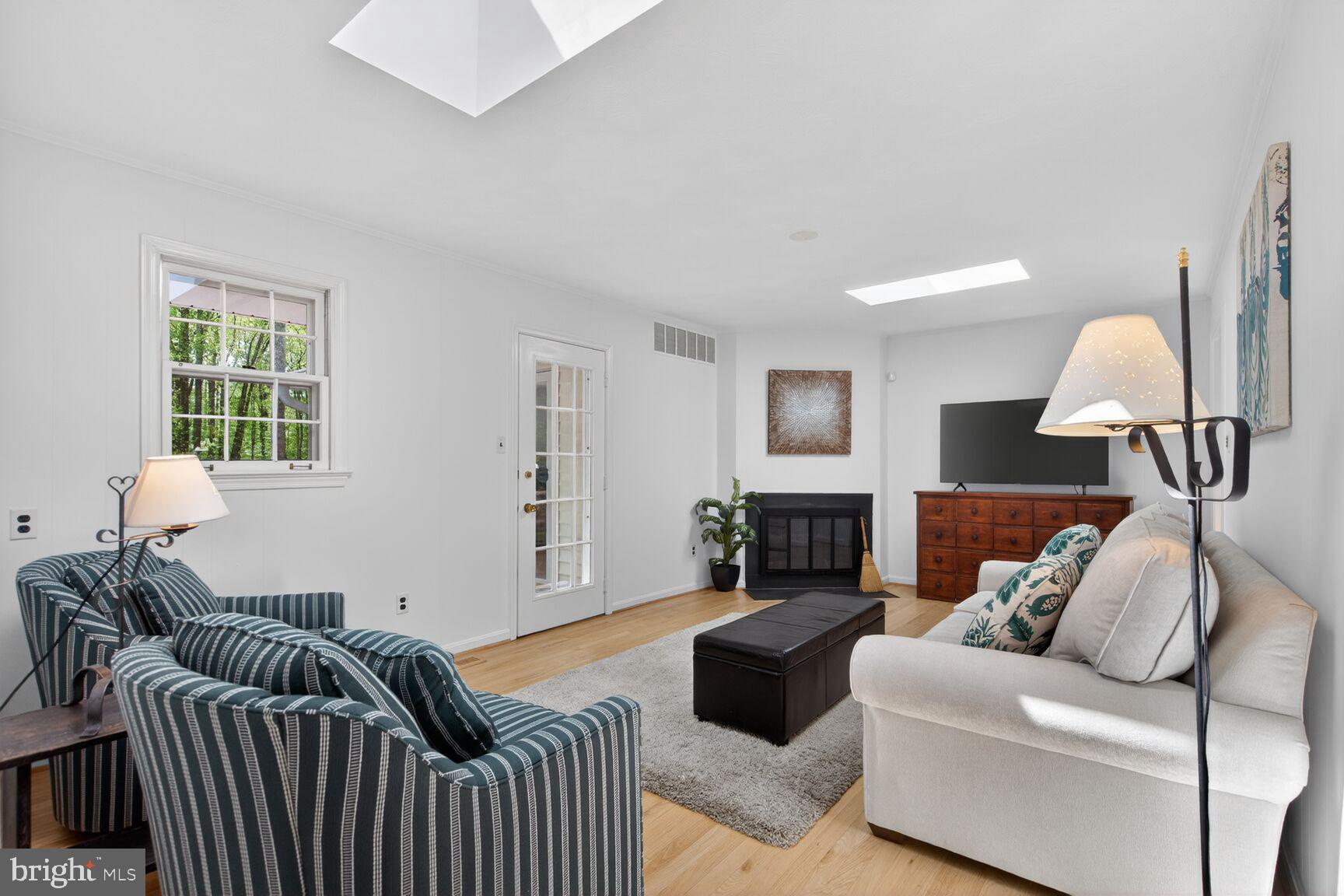 THE SINGING WOODS - Residential