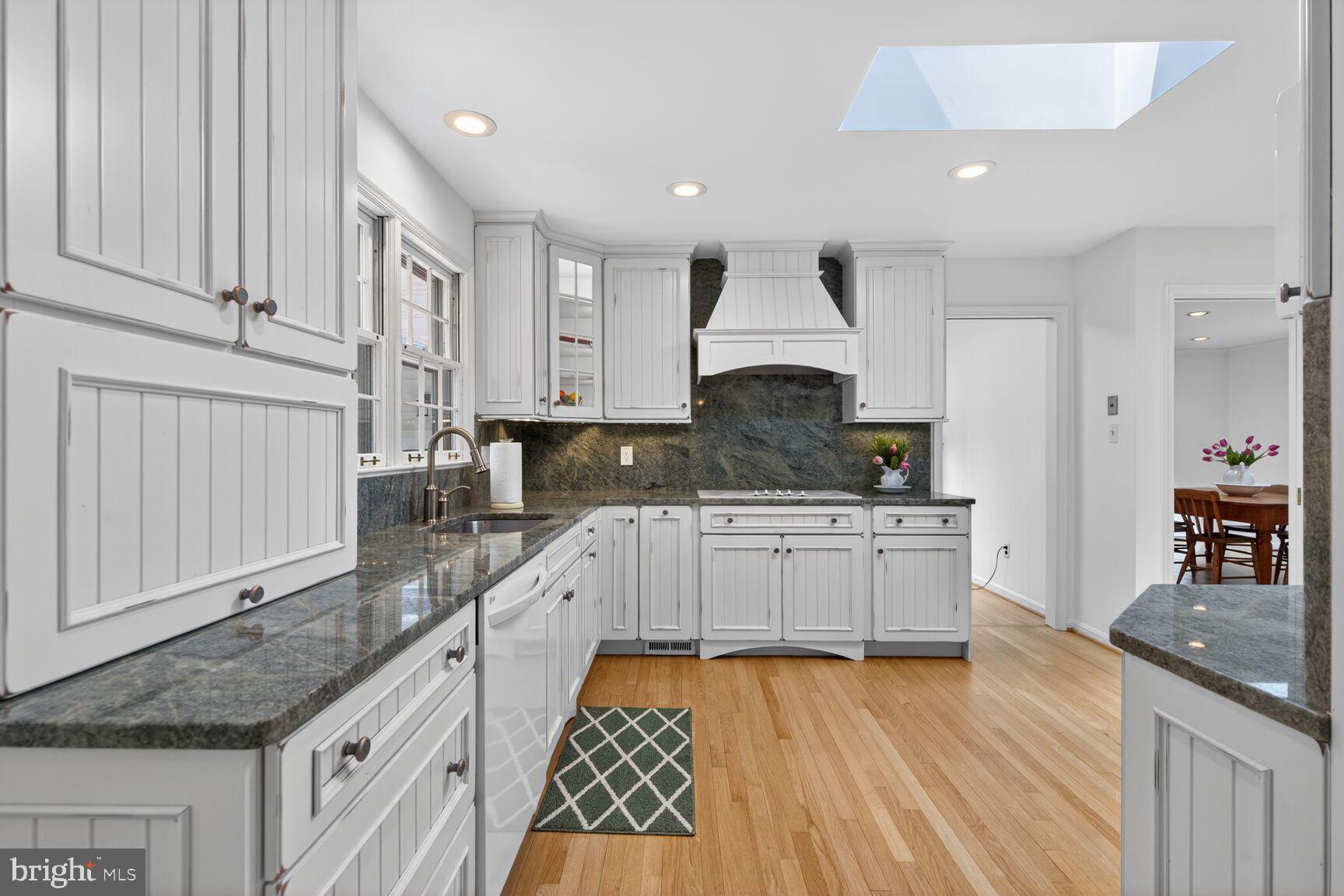 THE SINGING WOODS - Residential