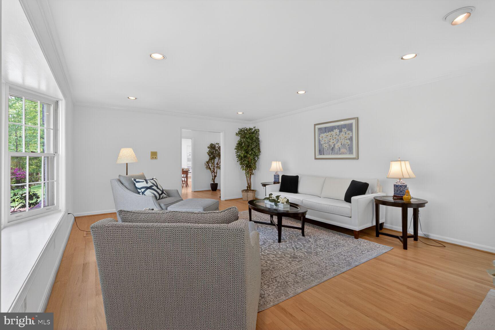 THE SINGING WOODS - Residential