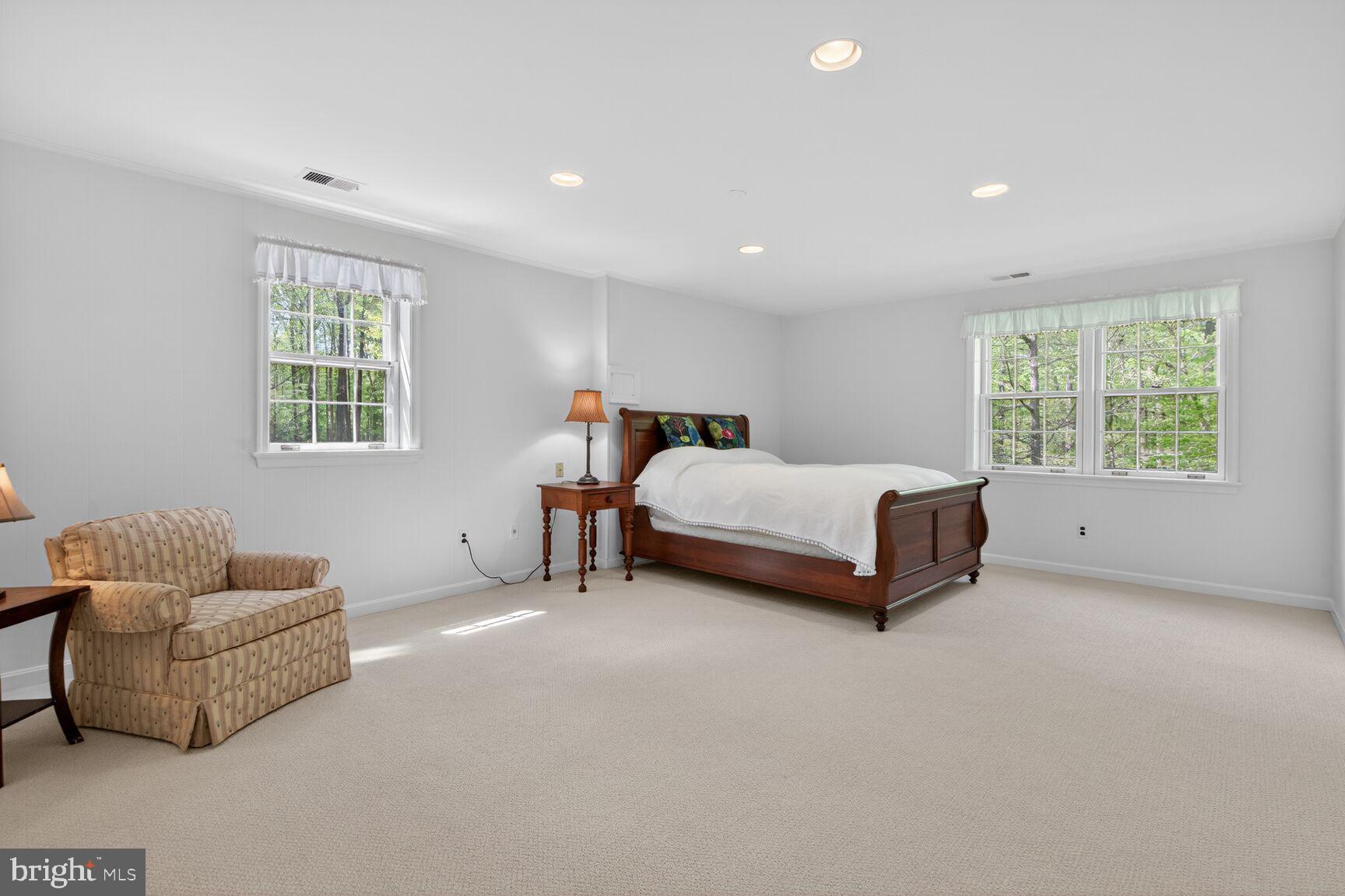 THE SINGING WOODS - Residential