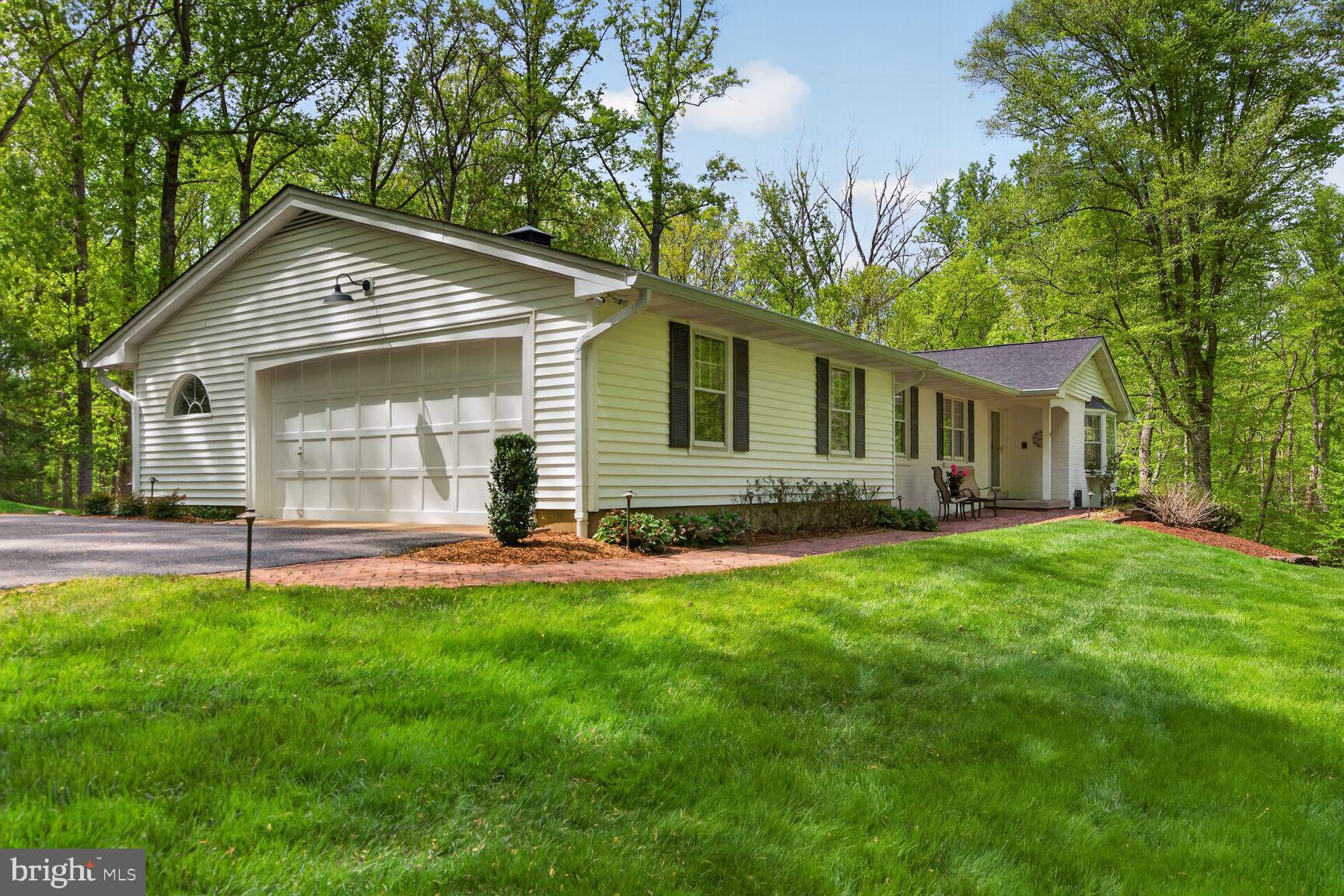 THE SINGING WOODS - Residential