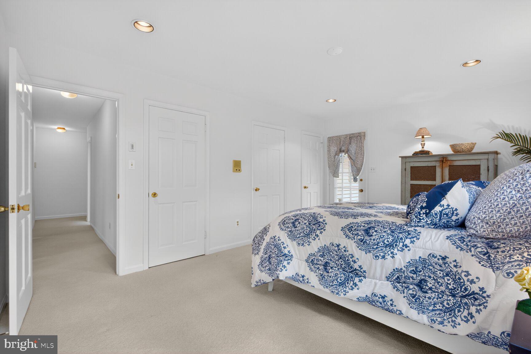 THE SINGING WOODS - Residential