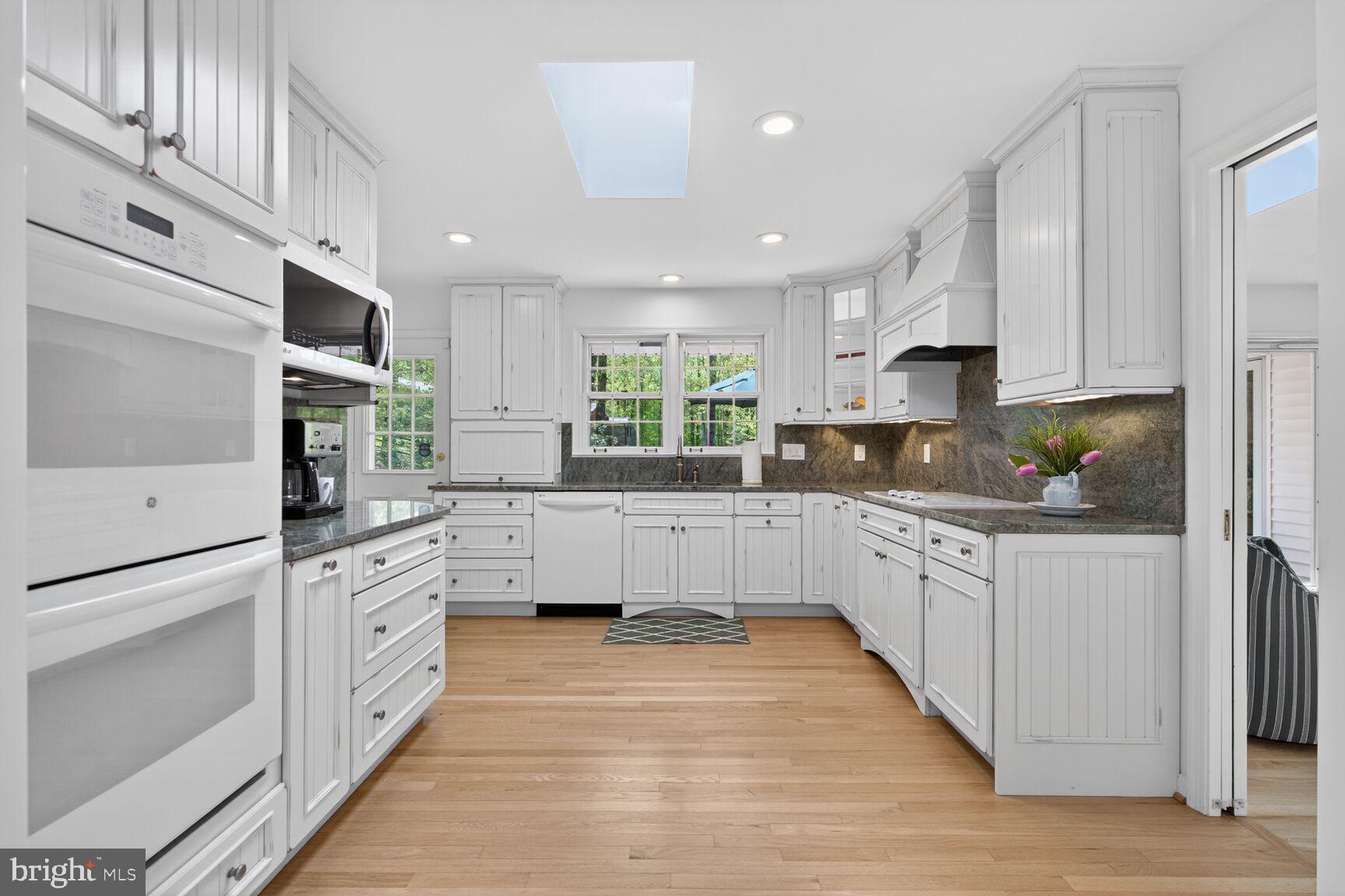 THE SINGING WOODS - Residential