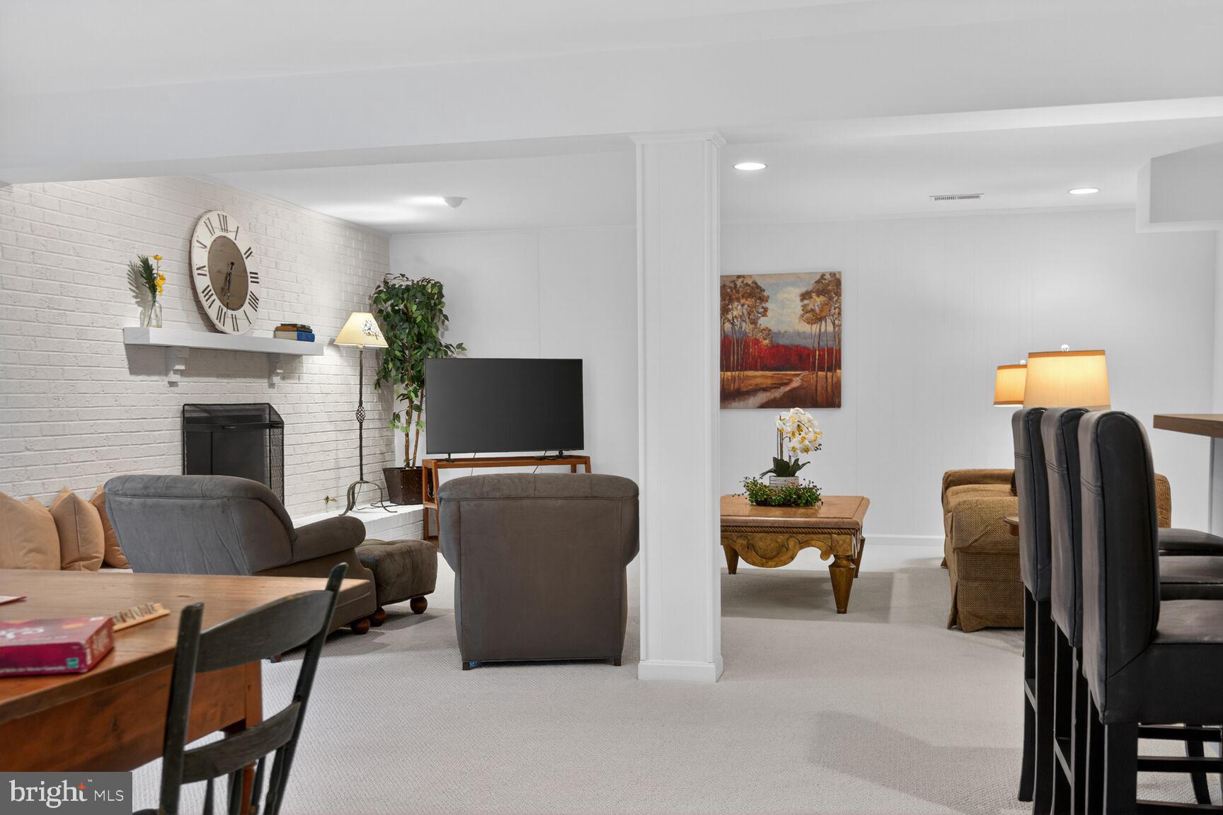 THE SINGING WOODS - Residential