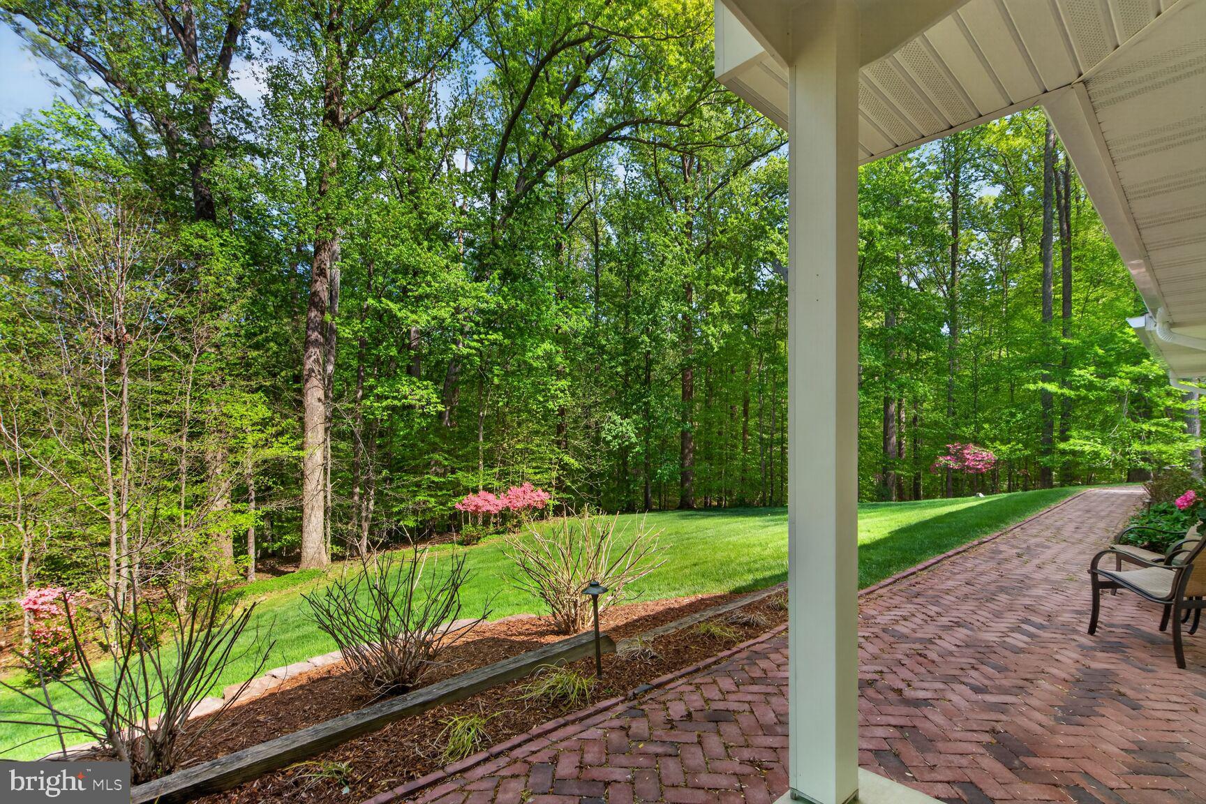 THE SINGING WOODS - Residential