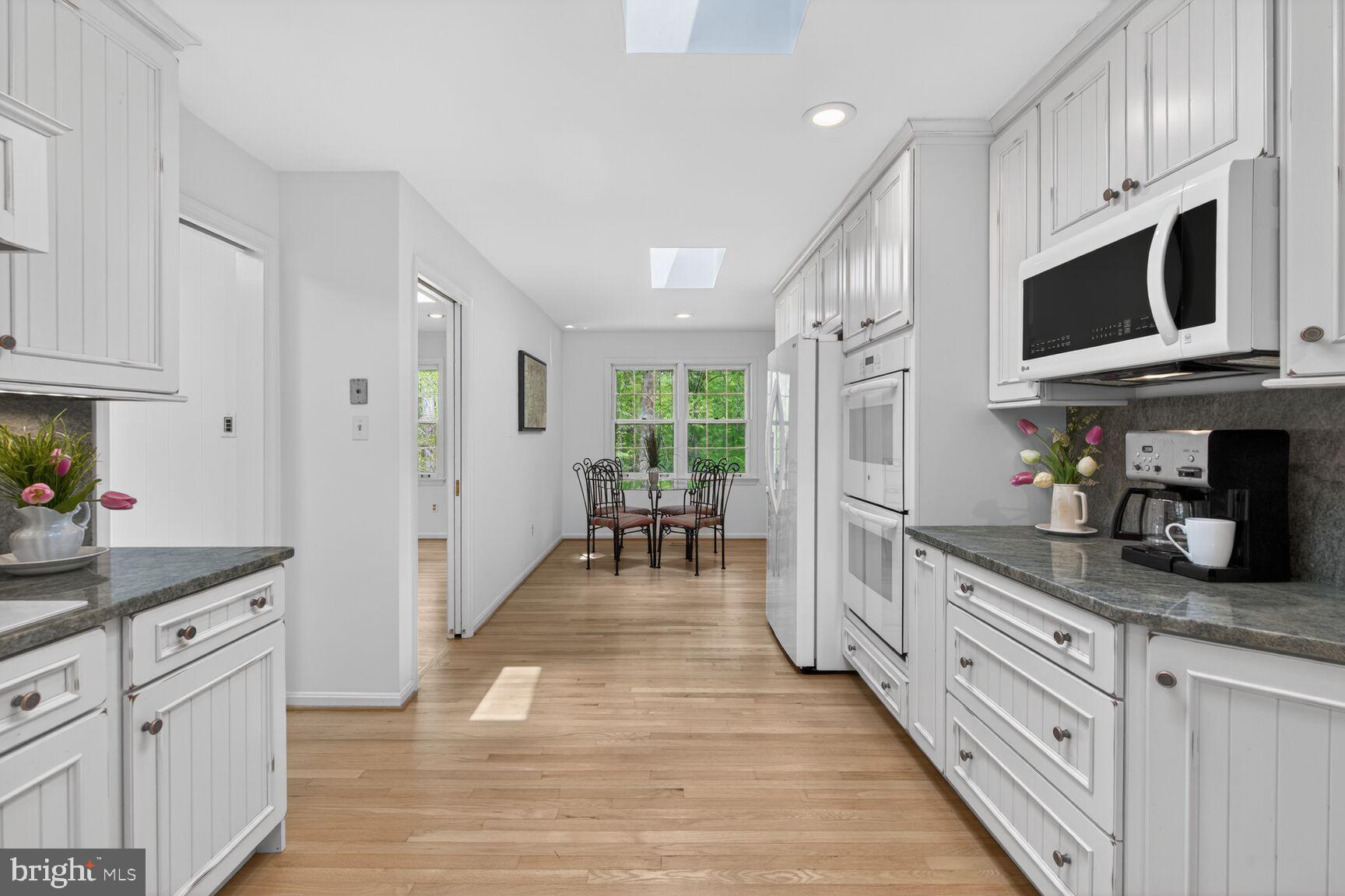 THE SINGING WOODS - Residential