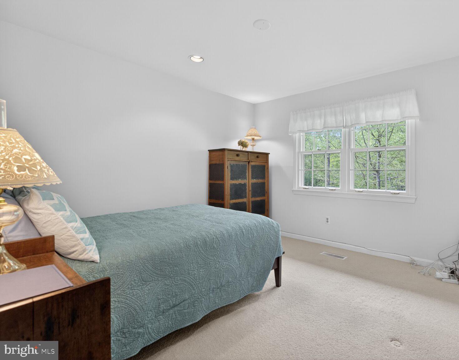 THE SINGING WOODS - Residential