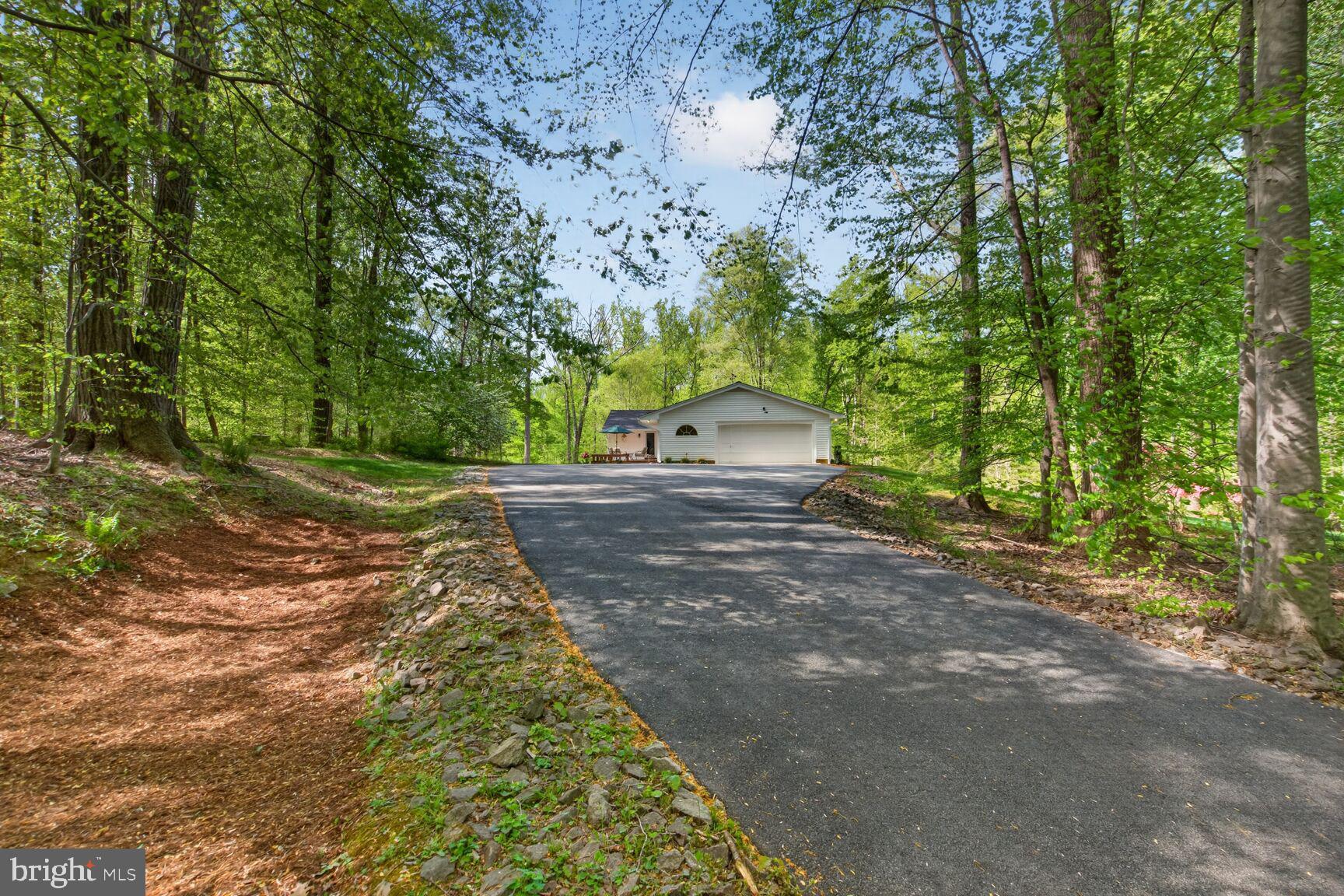 THE SINGING WOODS - Residential