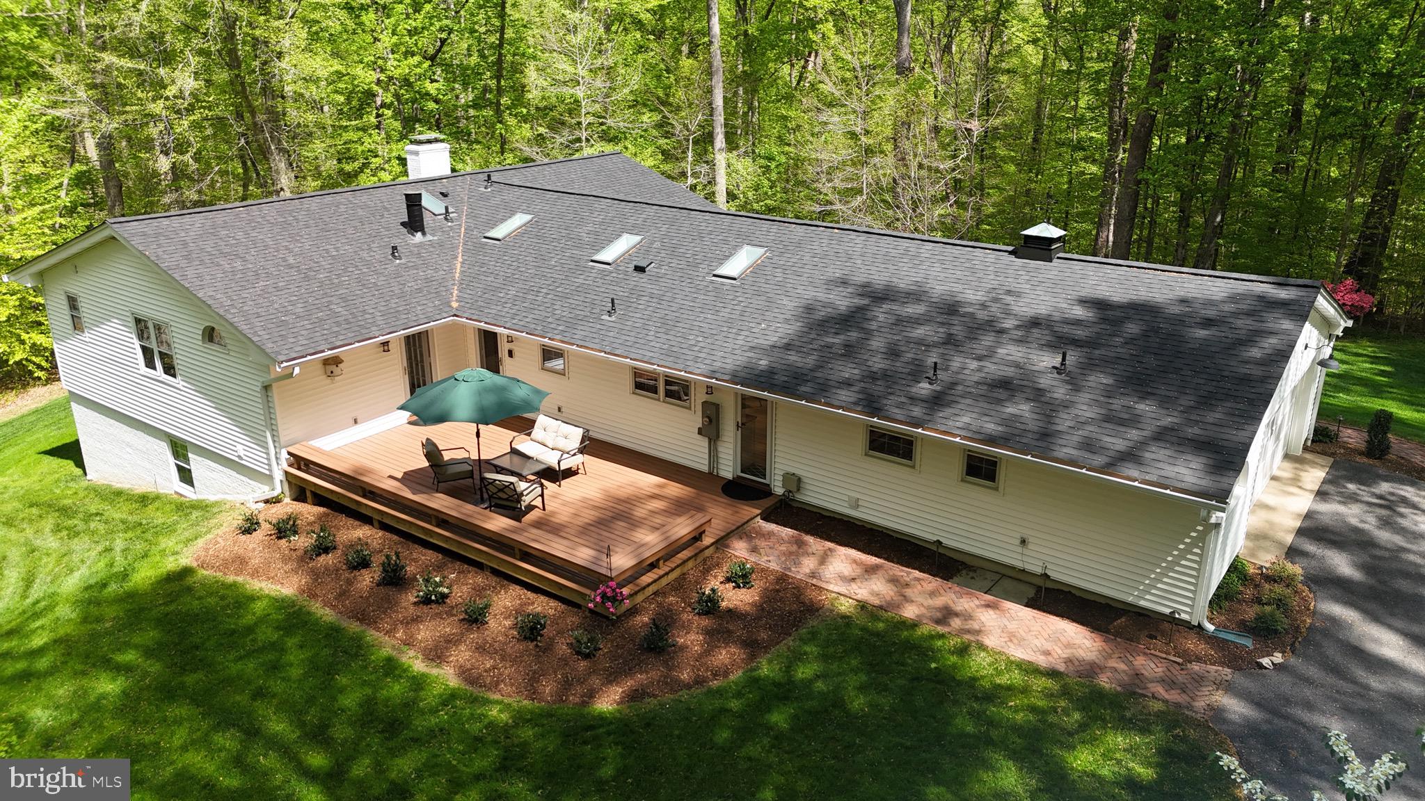 THE SINGING WOODS - Residential