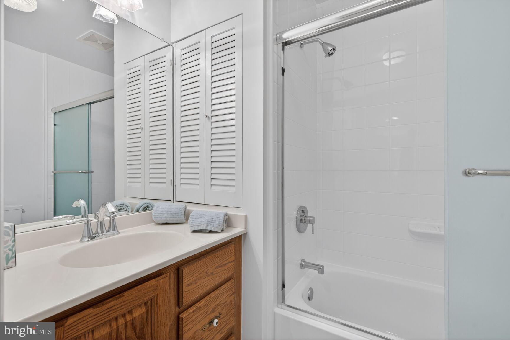 THE SINGING WOODS - Residential