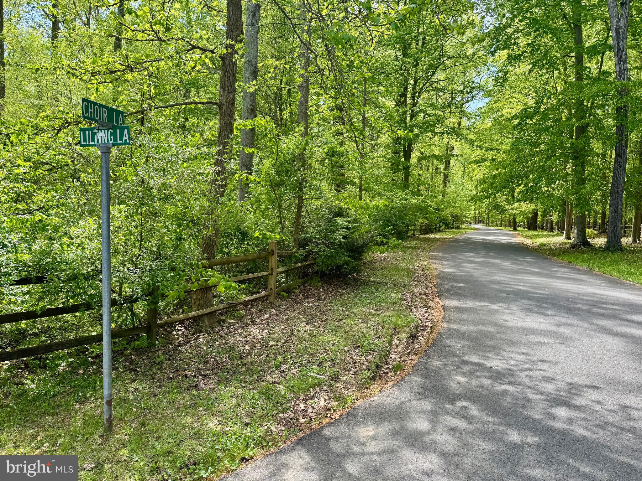 THE SINGING WOODS - Residential